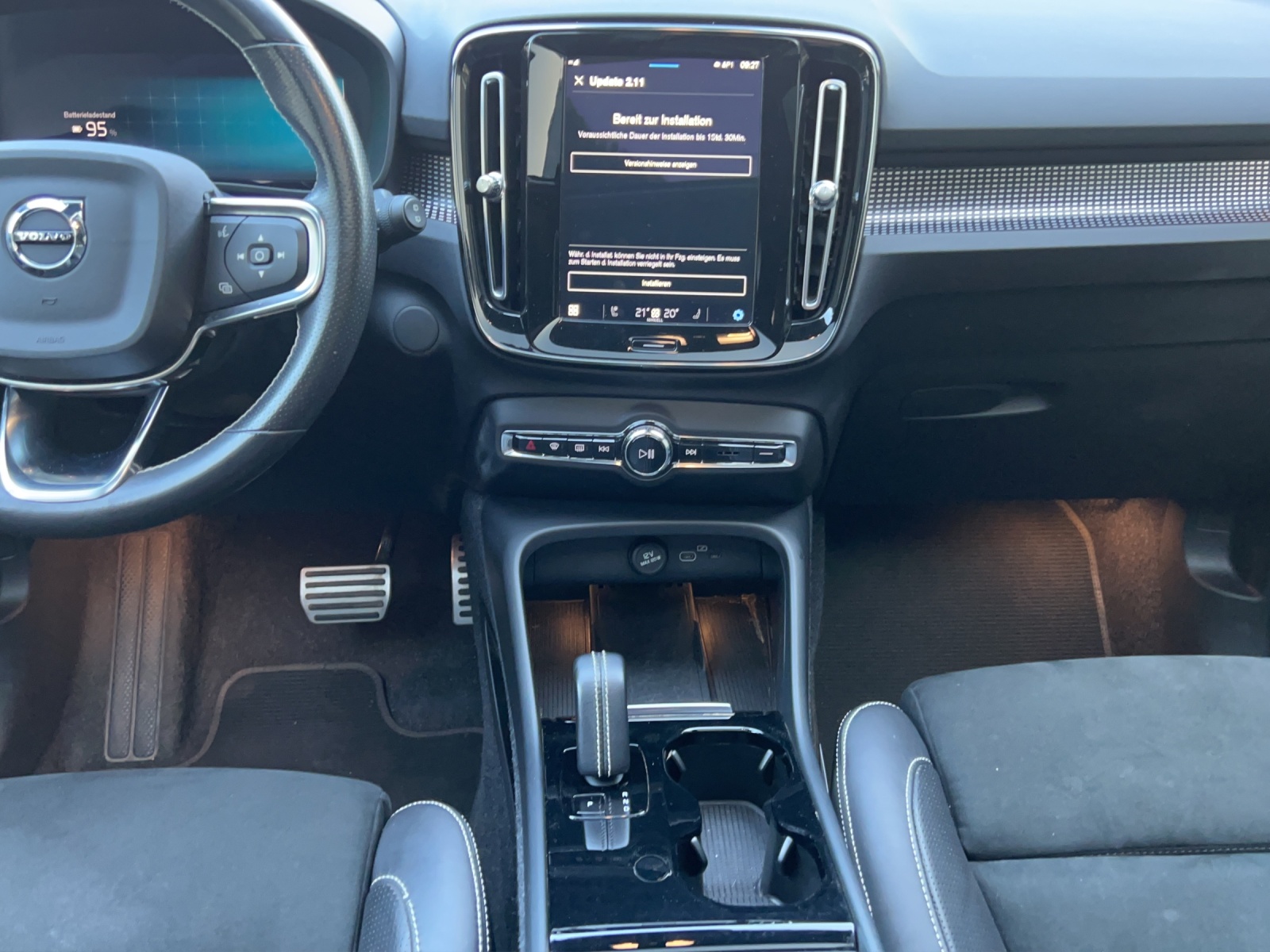 VOLVO XC40 P8 Twin R-Design AWD-image-11