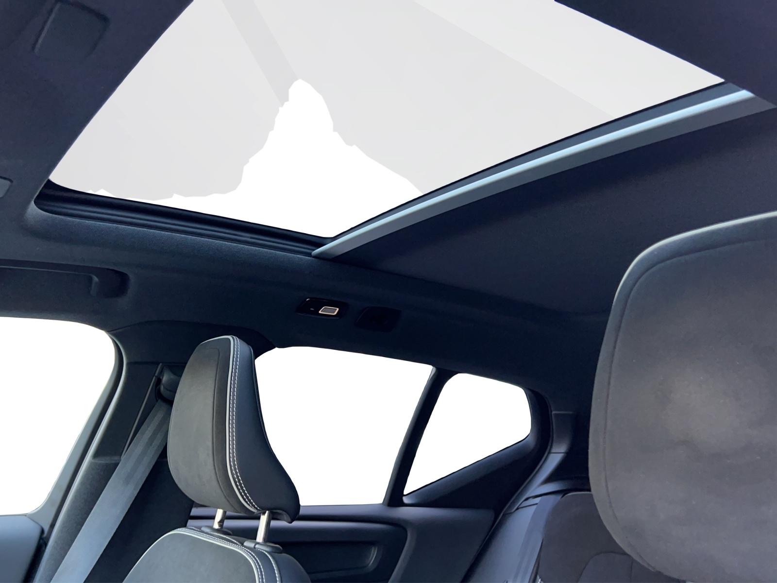 VOLVO XC40 P8 Twin R-Design AWD-image-13