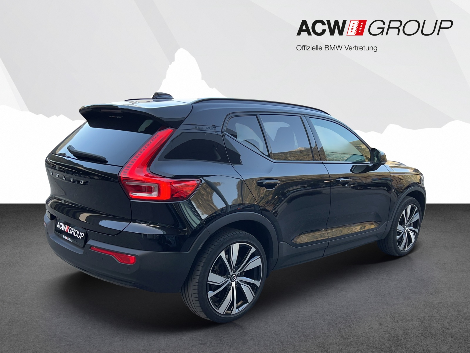 VOLVO XC40 P8 Twin R-Design AWD-image-4