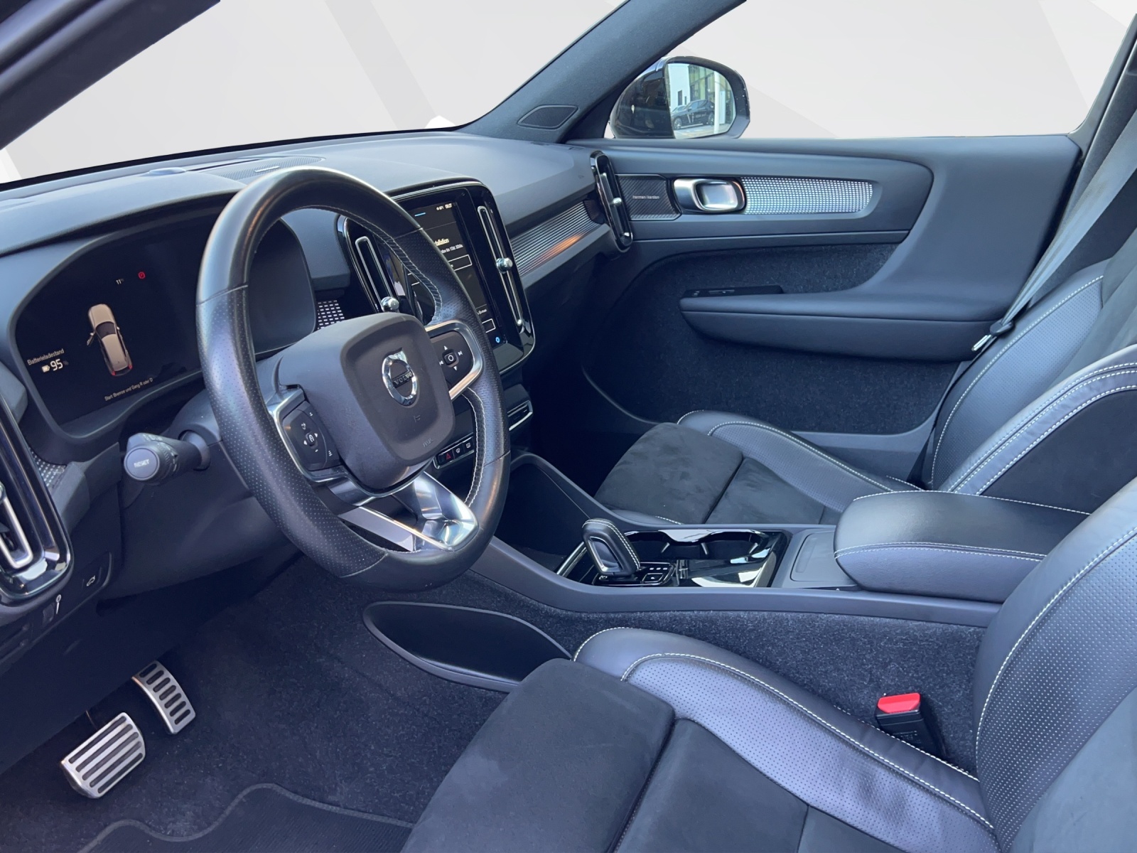 VOLVO XC40 P8 Twin R-Design AWD-image-8