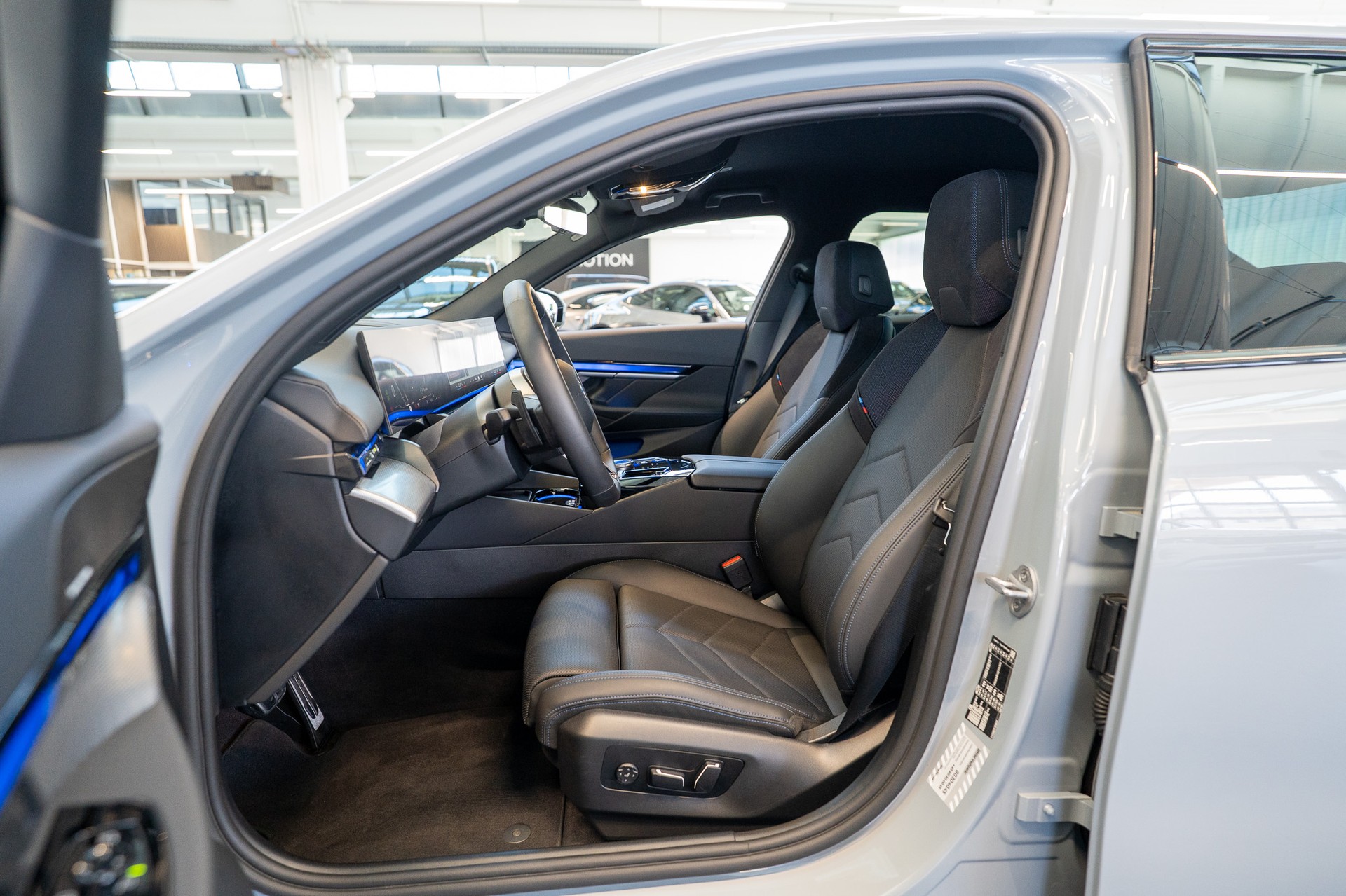 BMW 520i M Sport / Rückfahrkamera / Harman/Kardon / el.Sitze-image-8