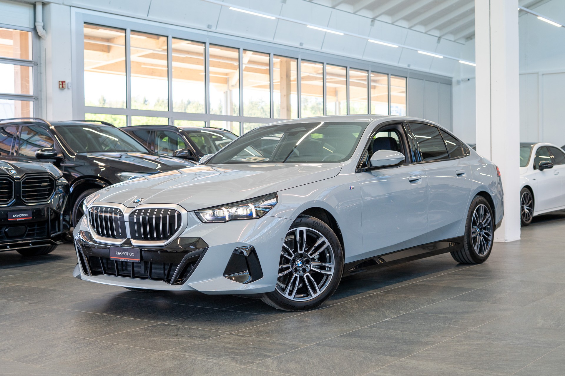 BMW 520i M Sport / Rückfahrkamera / Harman/Kardon / el.Sitze-image-0