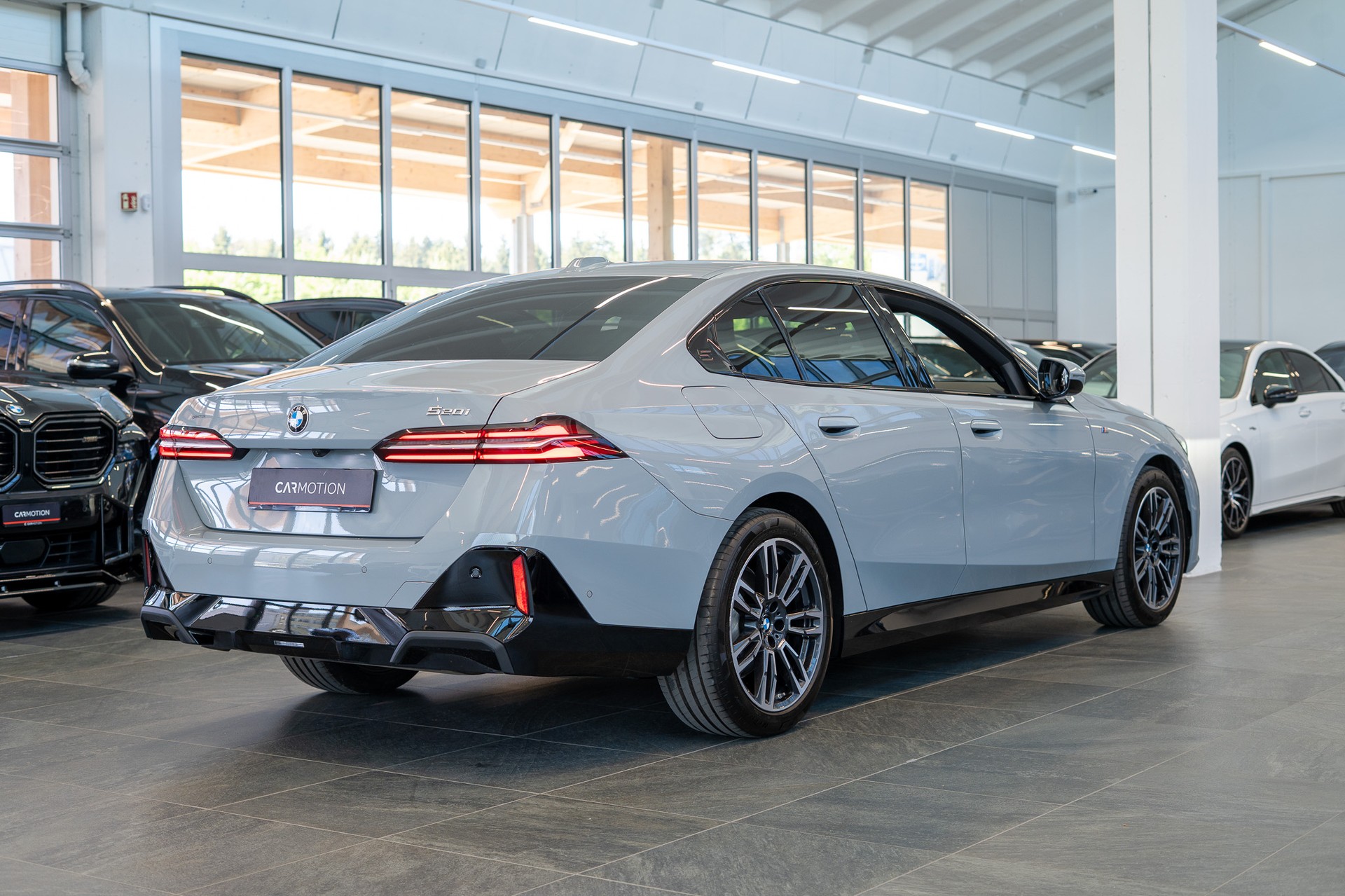 BMW 520i M Sport / Rückfahrkamera / Harman/Kardon / el.Sitze-image-3
