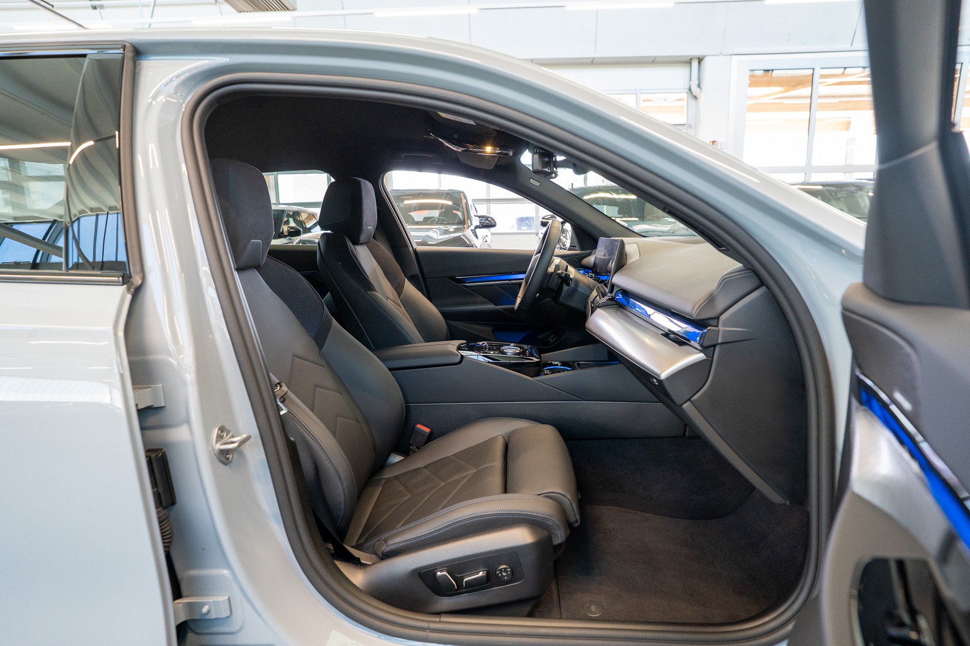 BMW 520i M Sport / Rückfahrkamera / Harman/Kardon / el.Sitze-image-14