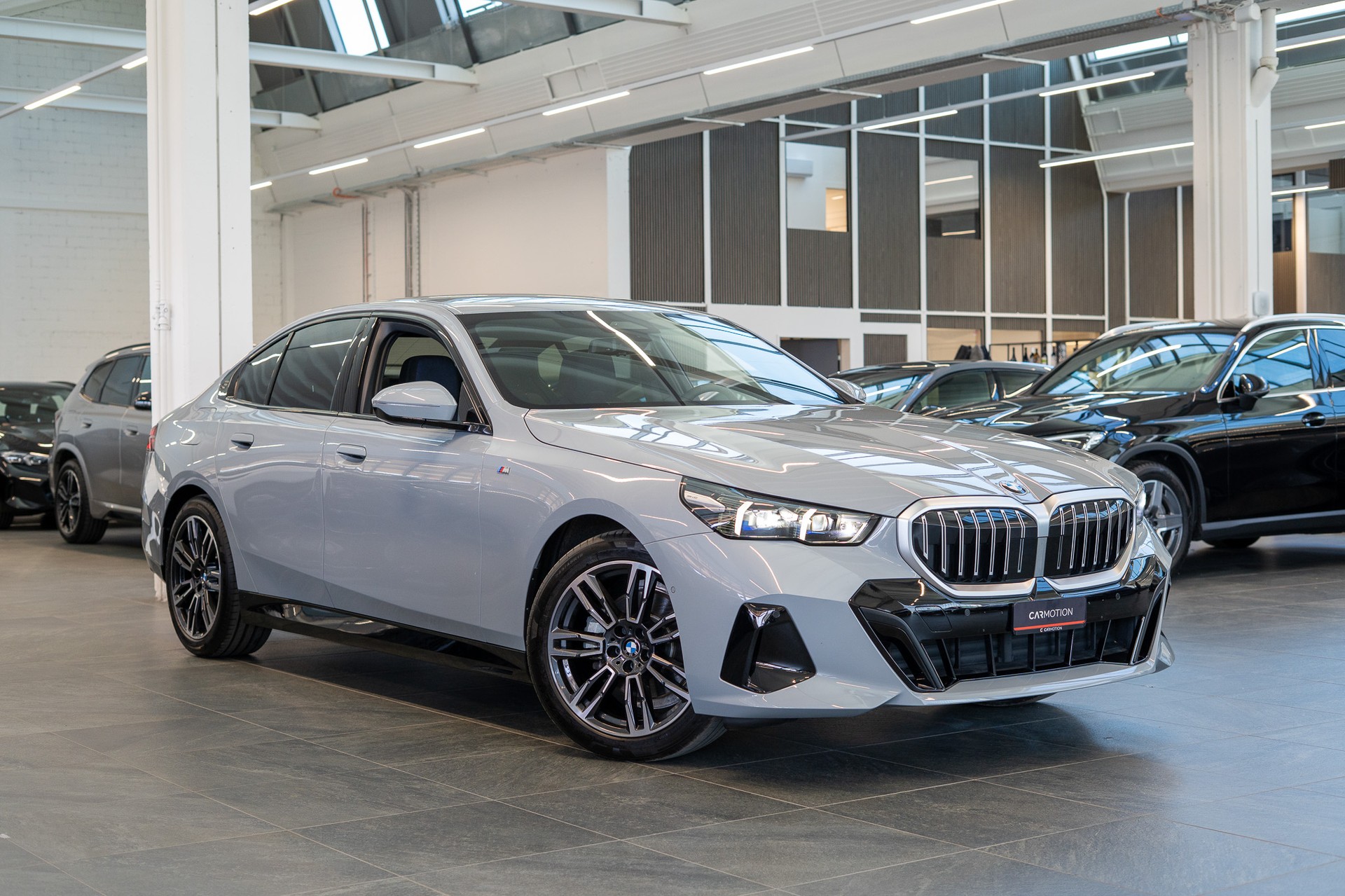BMW 520i M Sport / Rückfahrkamera / Harman/Kardon / el.Sitze-image-2
