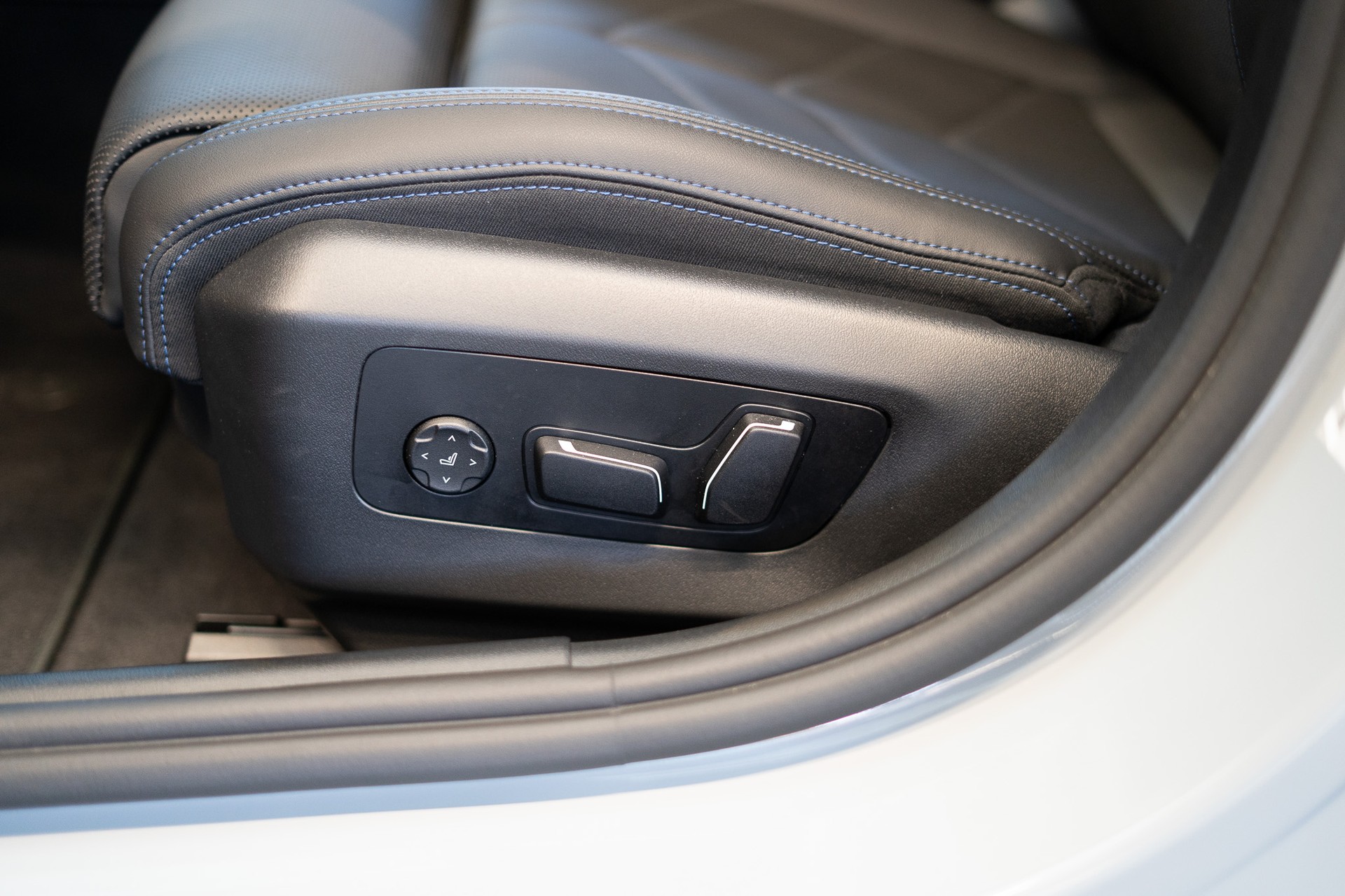 BMW 520i M Sport / Rückfahrkamera / Harman/Kardon / el.Sitze-image-11