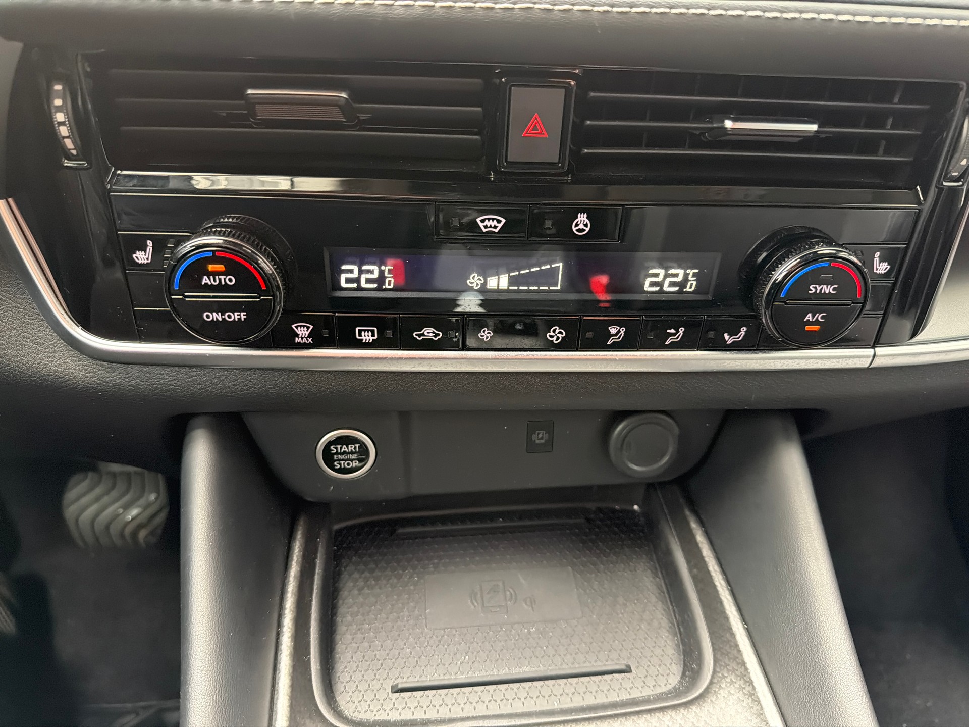 NISSAN Qashqai 1.3 DIG-T MHEV Acenta Xtronic-image-15