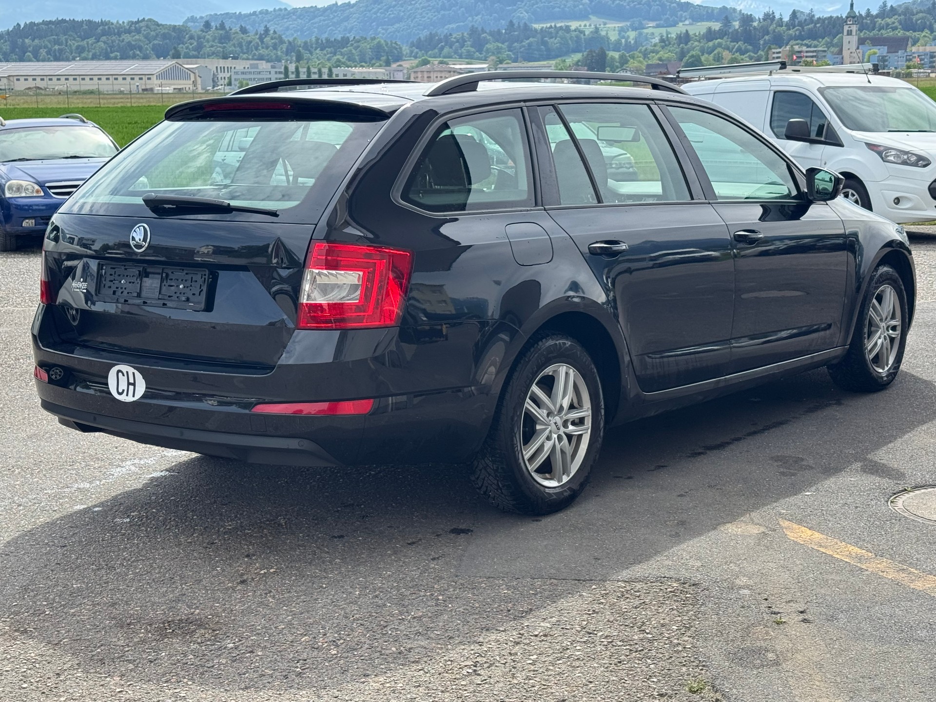 SKODA Octavia Combi 1.6 TDI Elegance 4x4-image-2