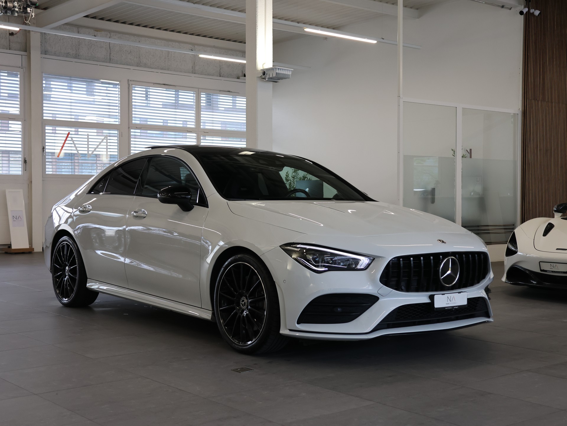 MERCEDES-BENZ CLA 250 4Matic AMG Line 7G-DCT *Panorama* *Burmester* *360 Kamera*-showroom-element-1