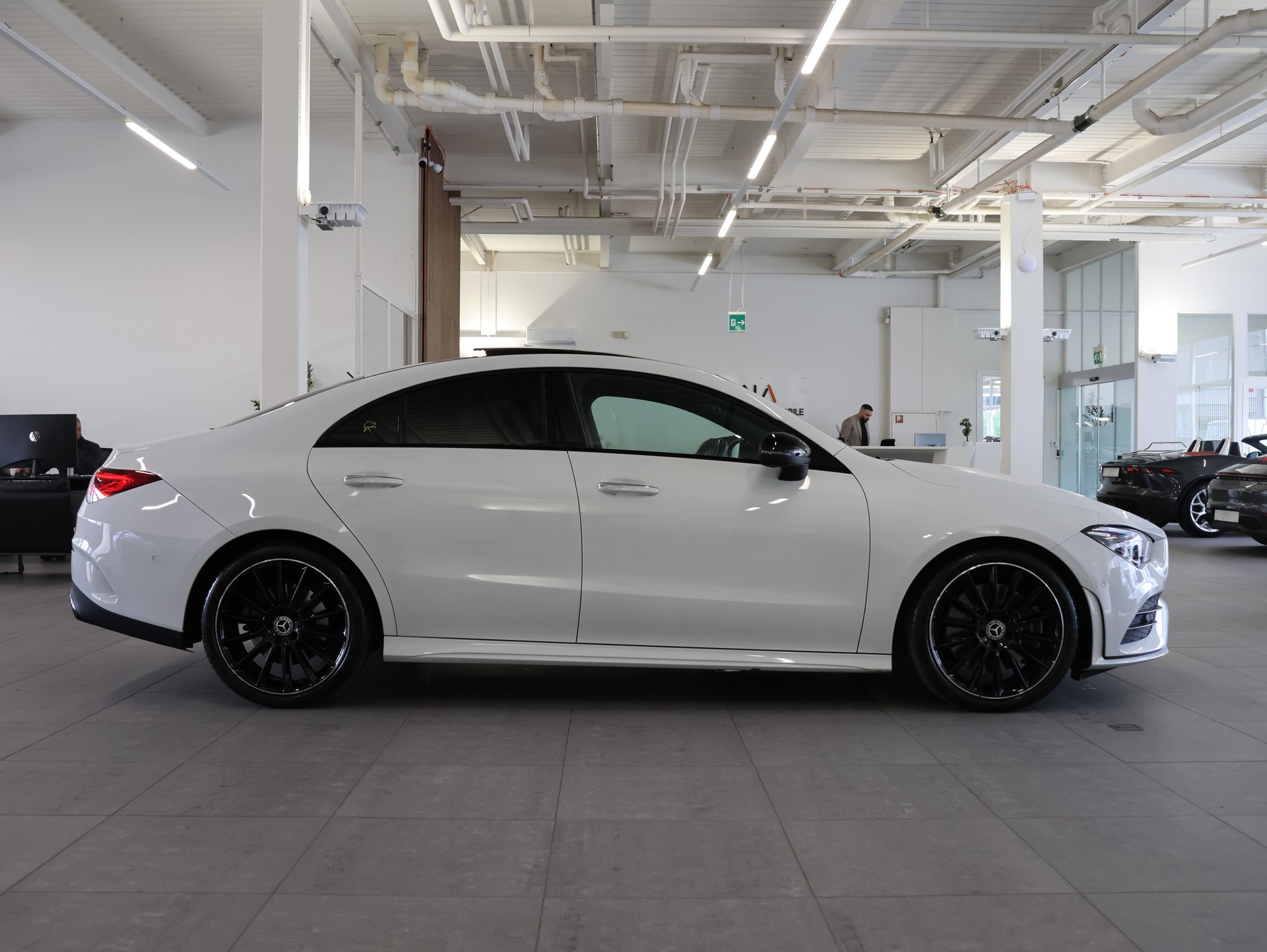 MERCEDES-BENZ CLA 250 4Matic AMG Line 7G-DCT *Panorama* *Burmester* *360 Kamera*-image-6