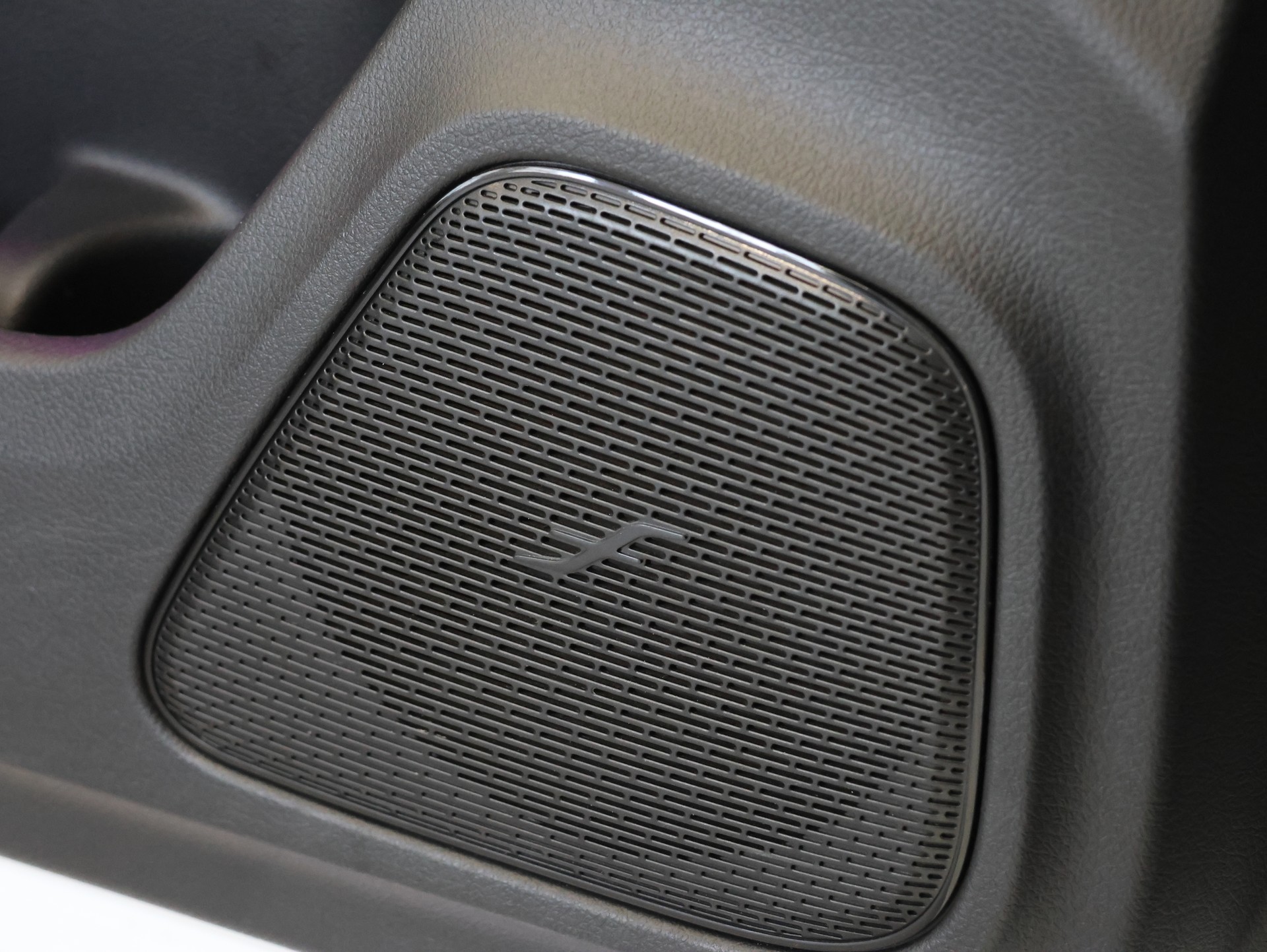 MERCEDES-BENZ CLA 250 4Matic AMG Line 7G-DCT *Panorama* *Burmester* *360 Kamera*-image-29