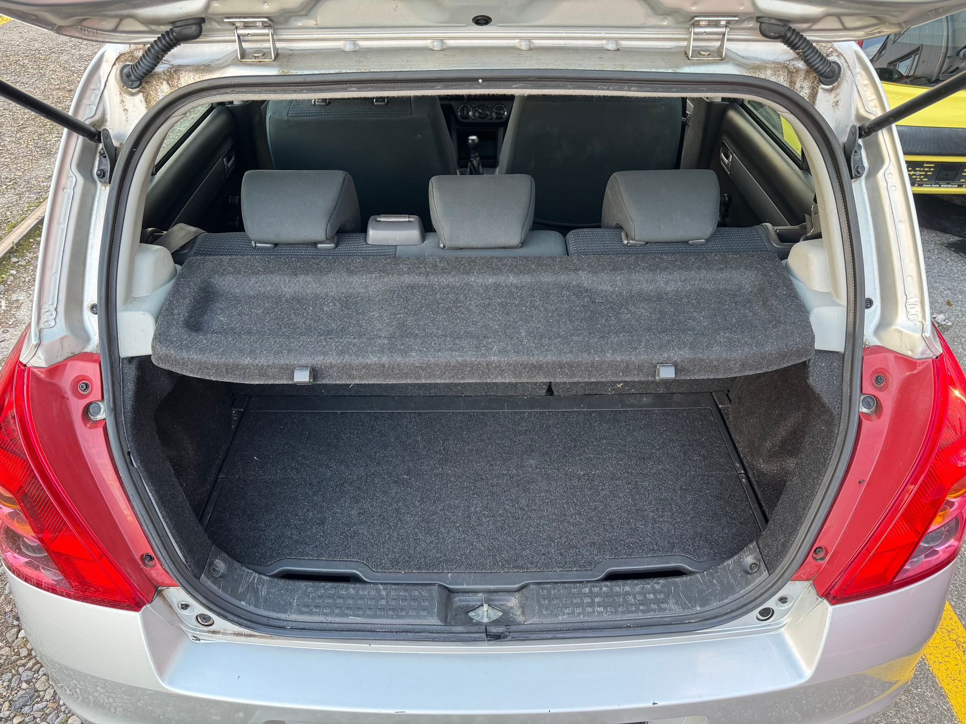 SUZUKI Swift 1.3i 16V GL Top-image-6