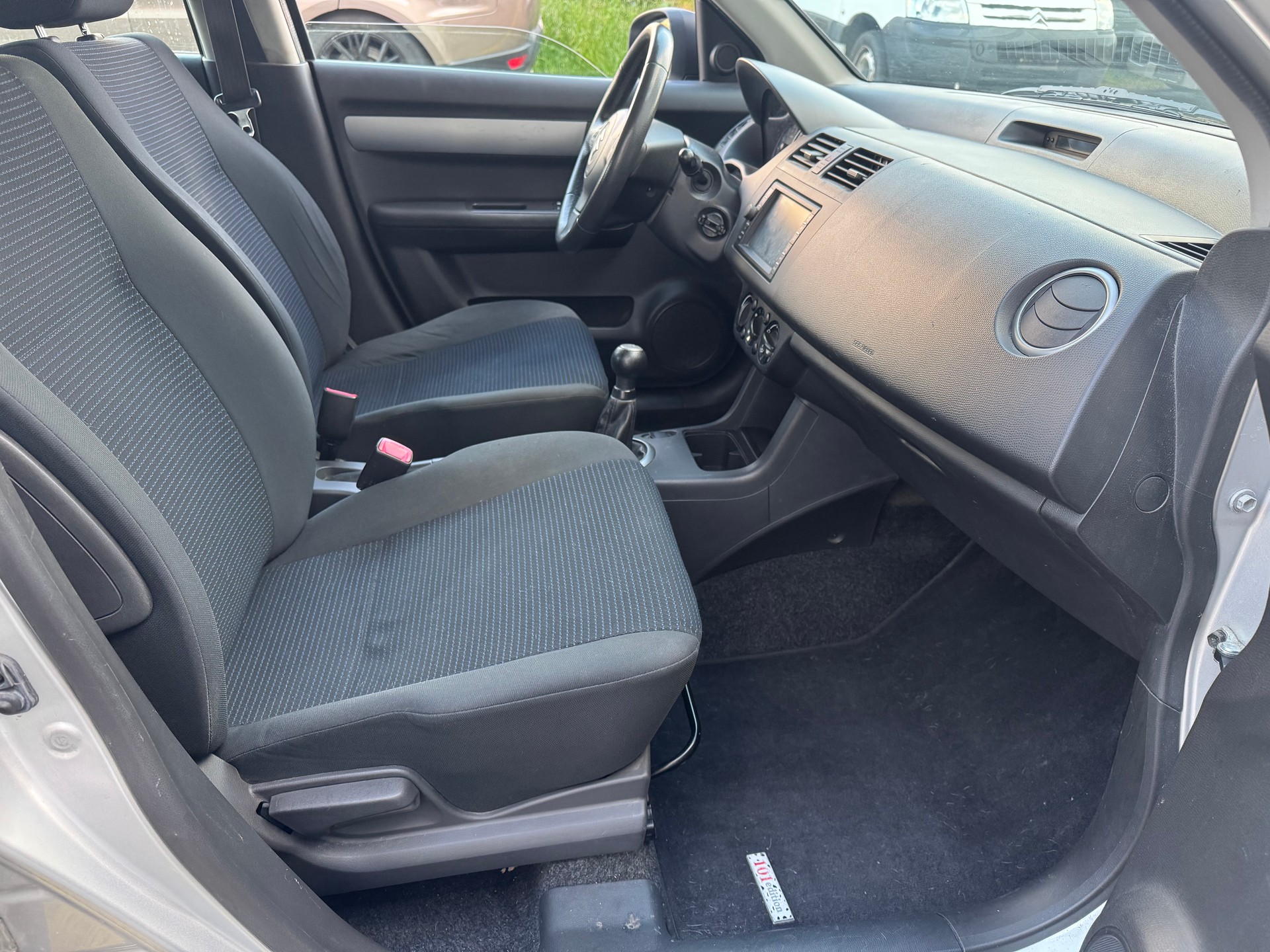 SUZUKI Swift 1.3i 16V GL Top-image-8