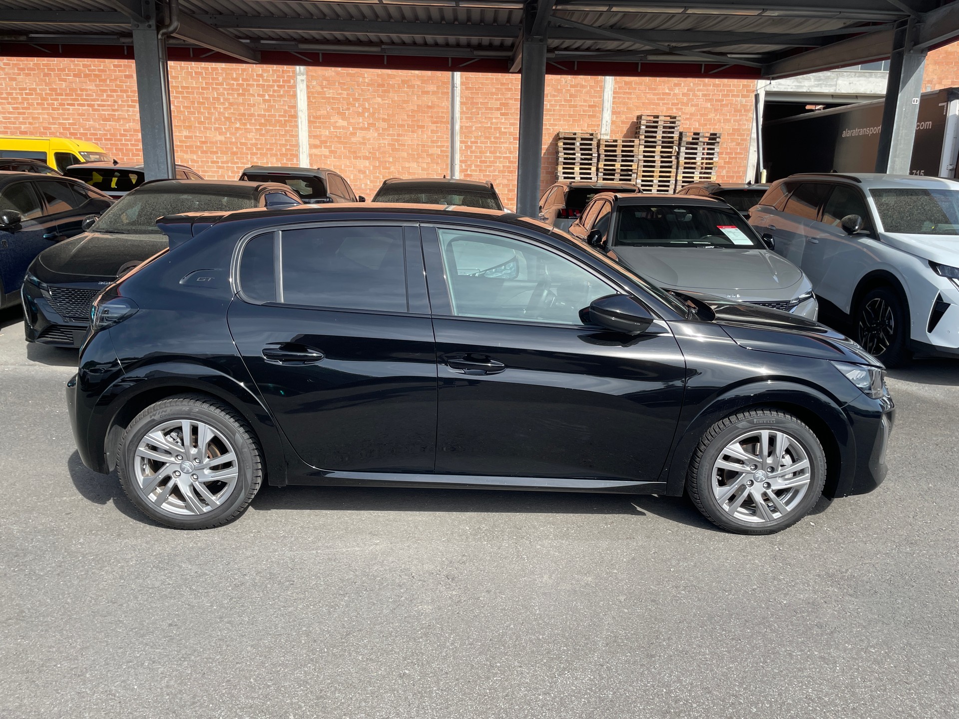 PEUGEOT 208 1.2 MHEV 145 GT-image-2