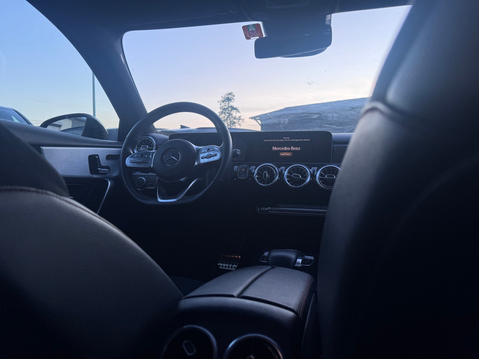 MERCEDES-BENZ A 200 AMG Line 7G-DCT-image-9