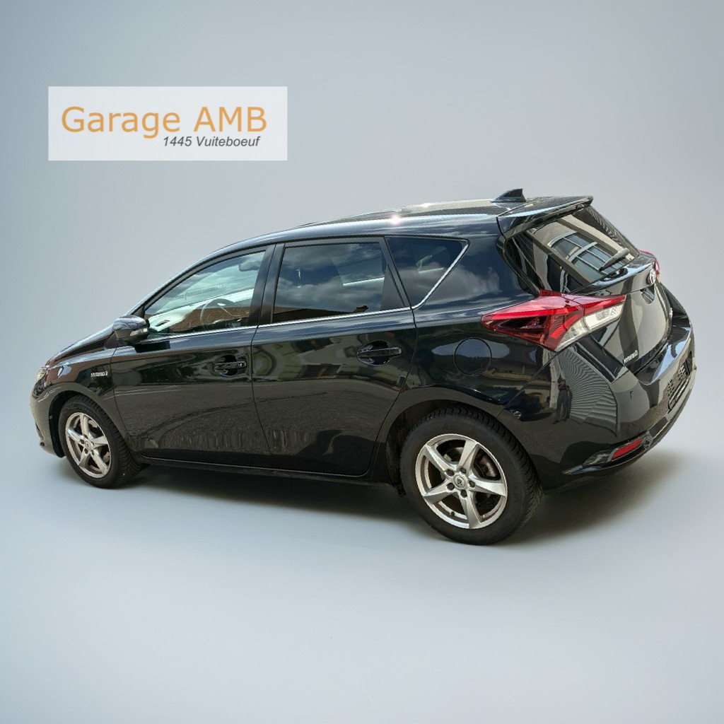 TOYOTA Auris 1.8 HSD Premium e-CVT-image-3