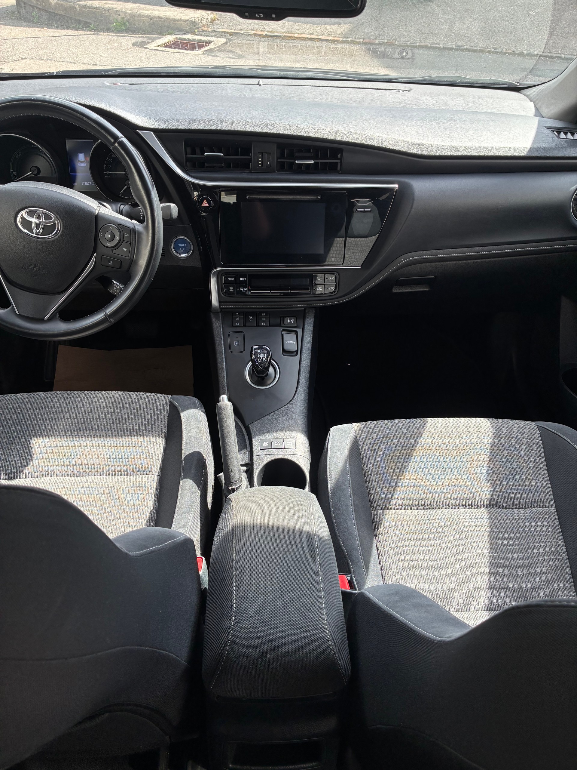 TOYOTA Auris 1.8 HSD Premium e-CVT-image-5