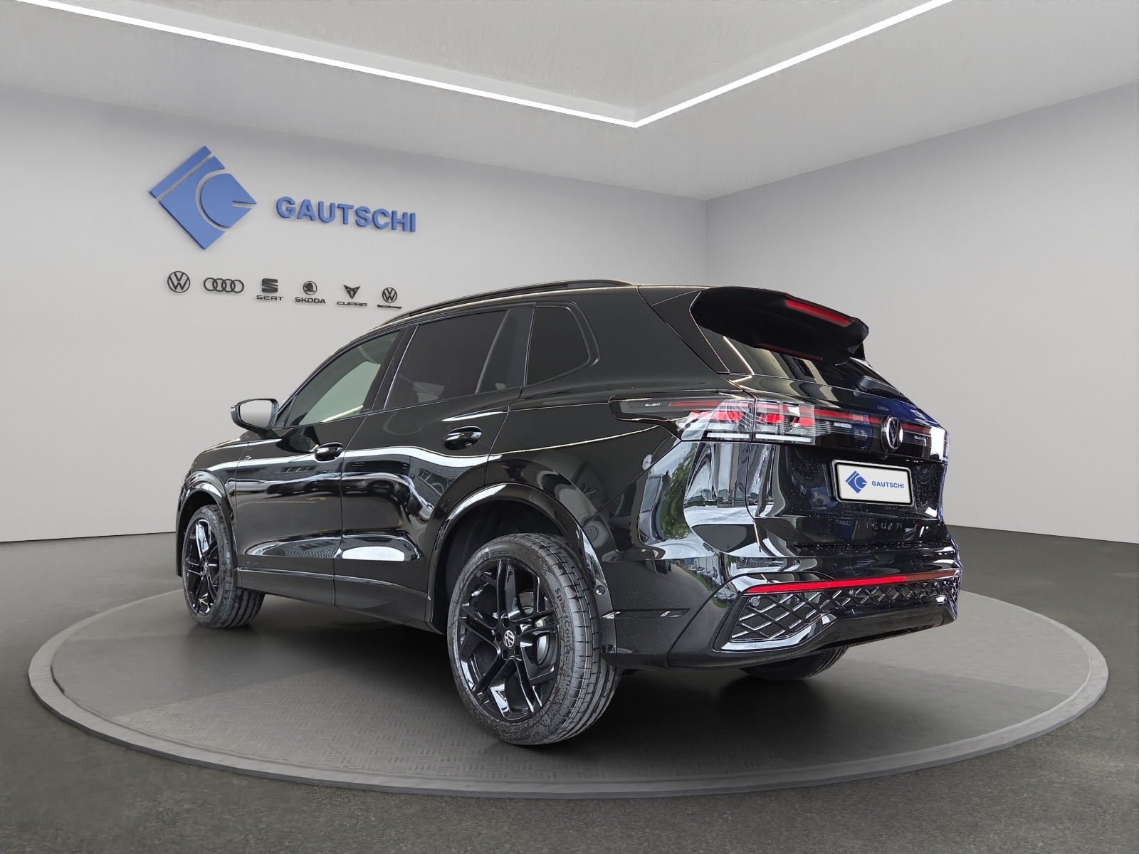 VW Tiguan 2.0 TSI DSG R-Line Plus 4Motion-image-2