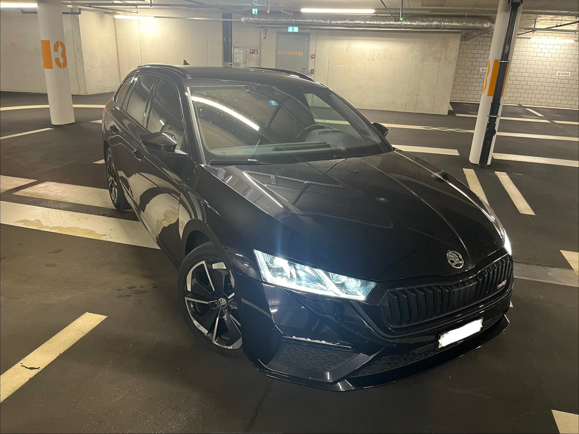 SKODA 2.0 TDI RS 4x4 DSG-image-0