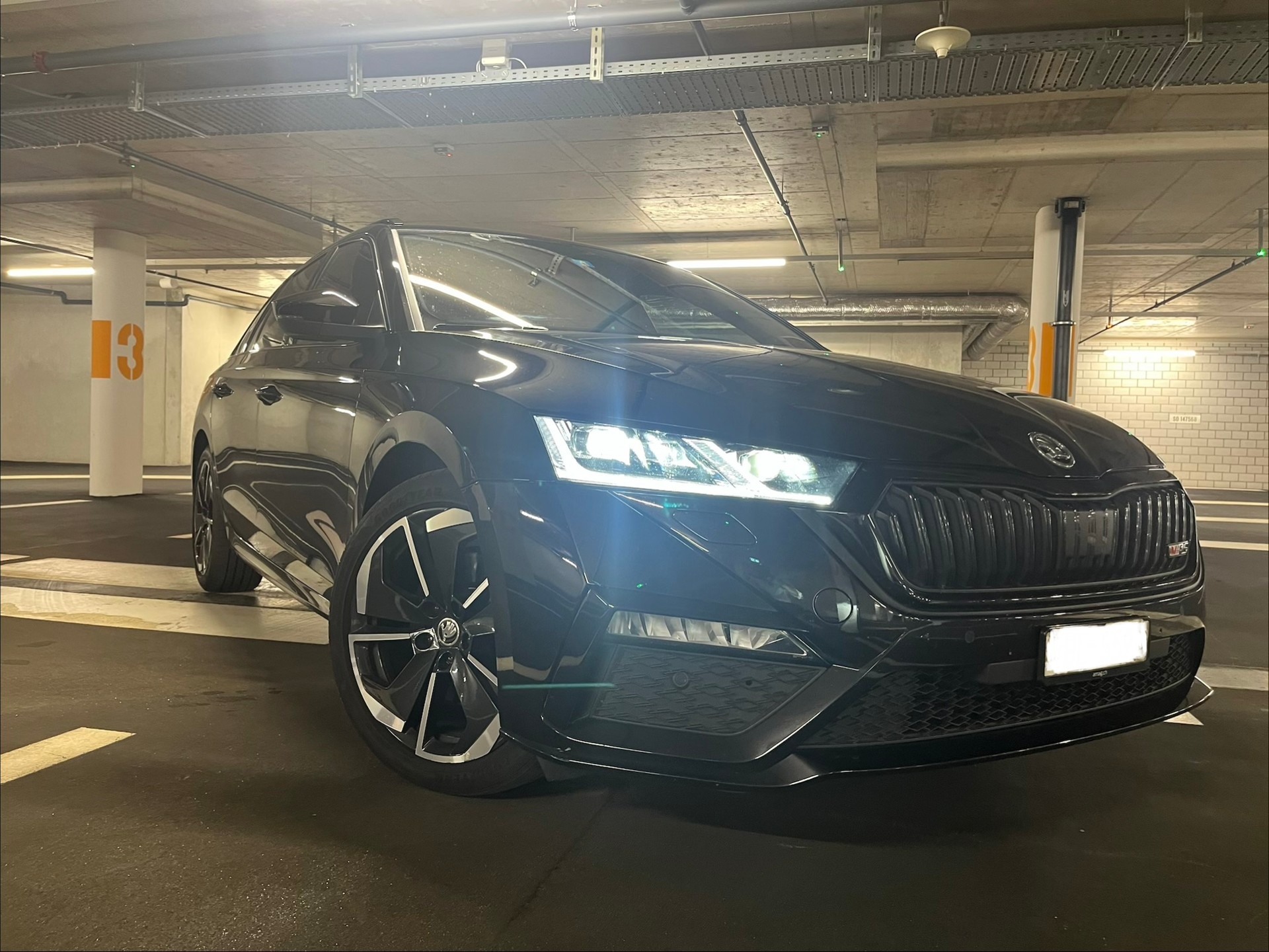 SKODA 2.0 TDI RS 4x4 DSG-image-1