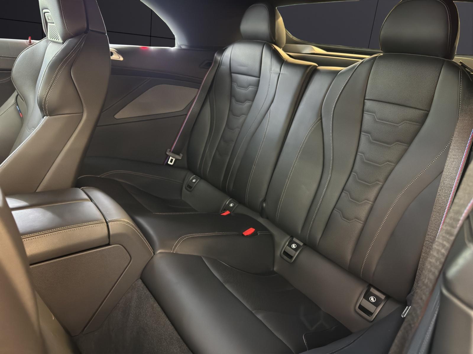 BMW M850i xDrive Cabriolet-image-11