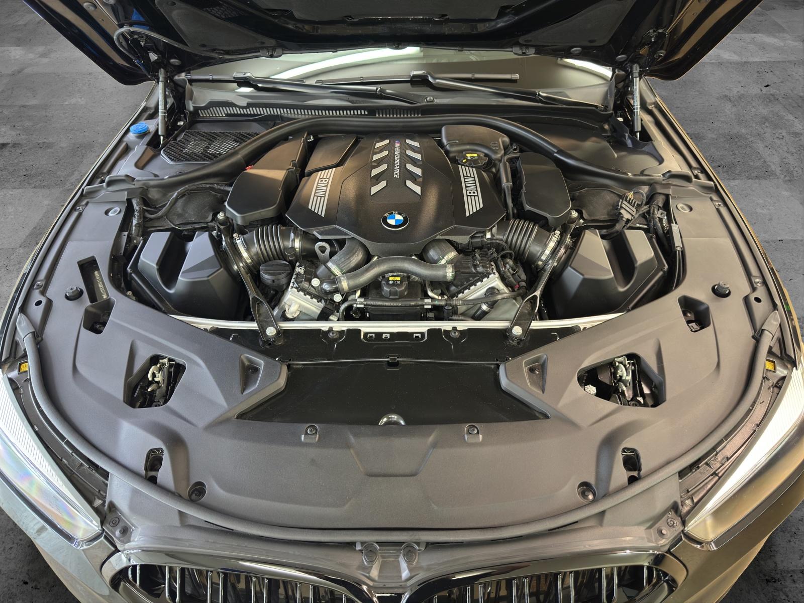 BMW M850i xDrive Cabriolet-image-22
