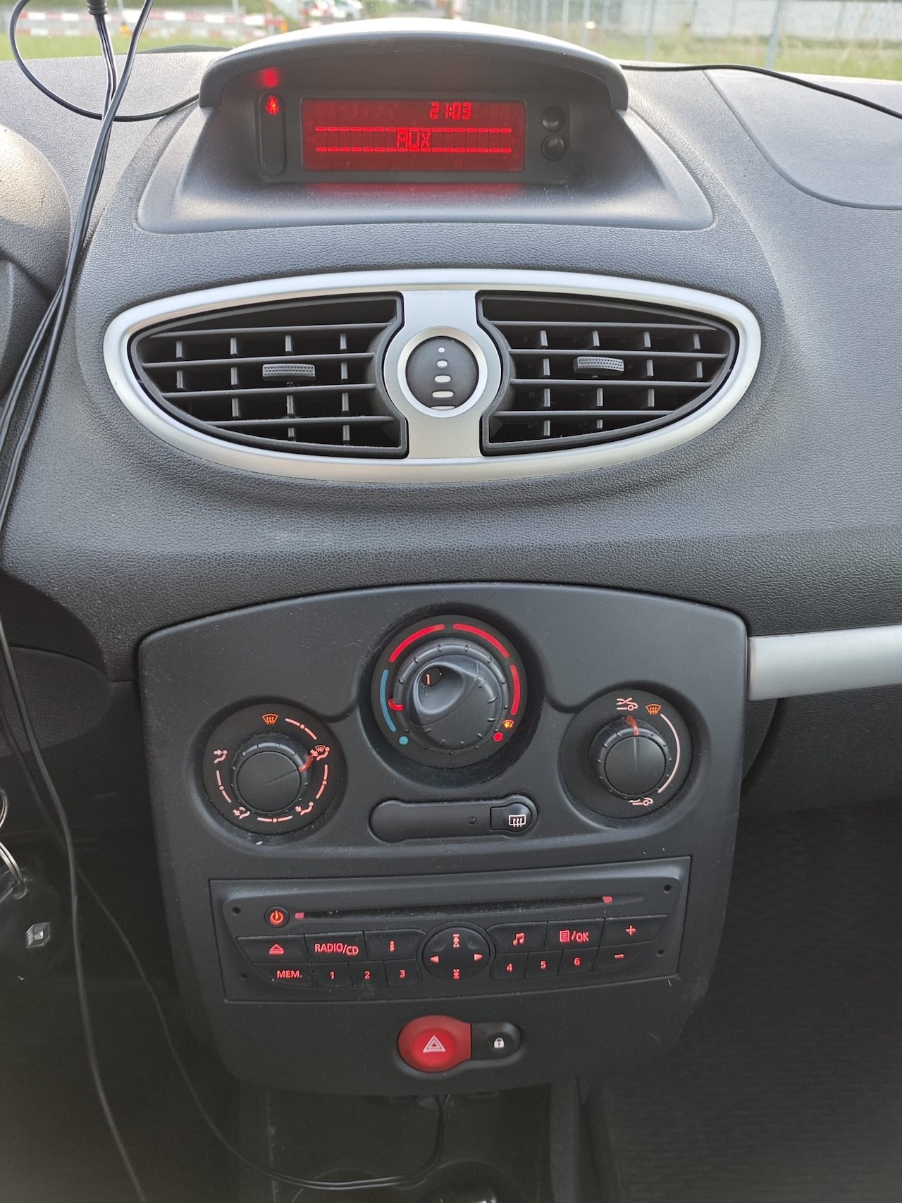 RENAULT Clio 1.2 16V Expression-image-16