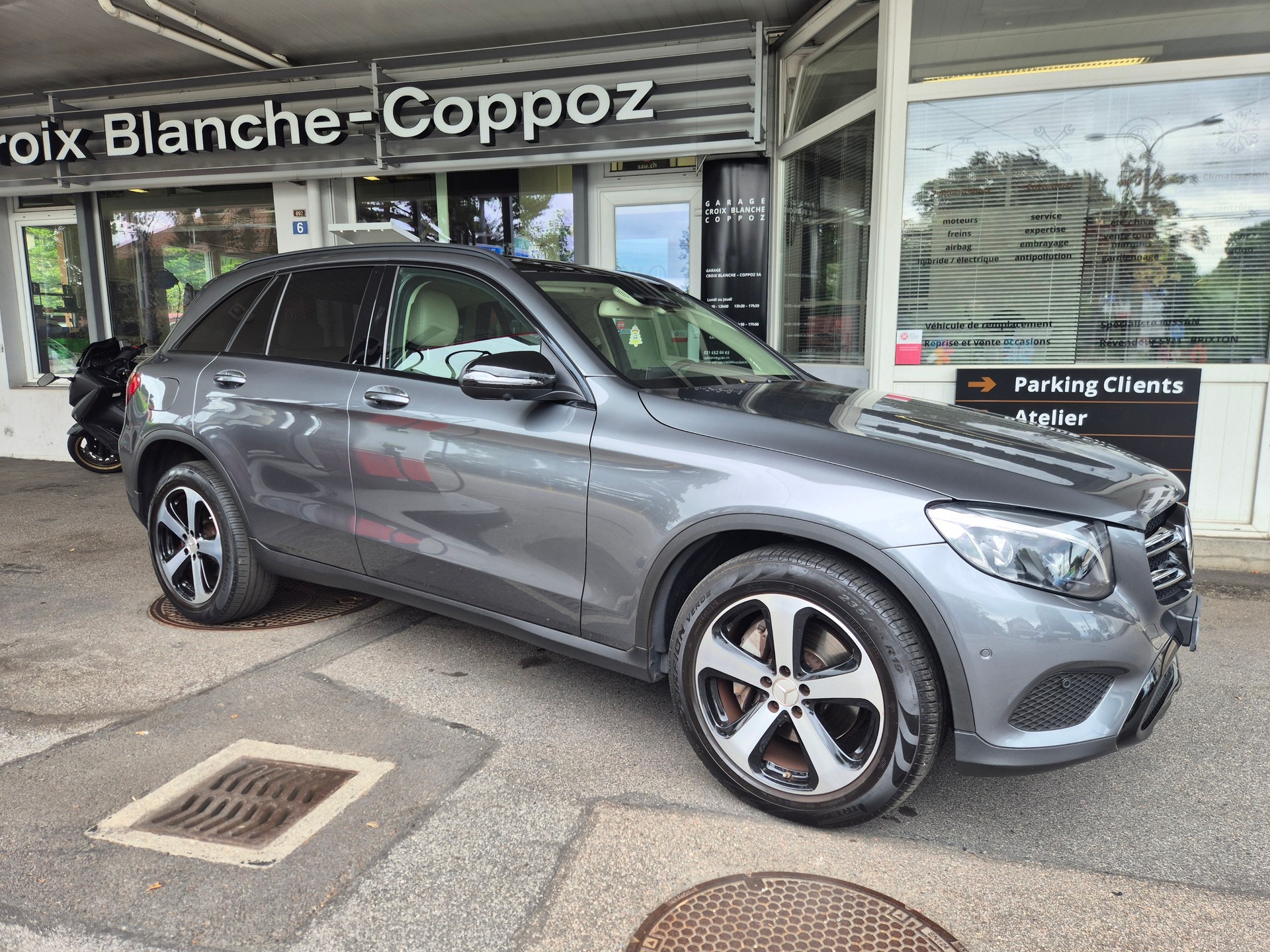 MERCEDES-BENZ GLC 250 AMG Line 4Matic 9G-Tronic-image-1