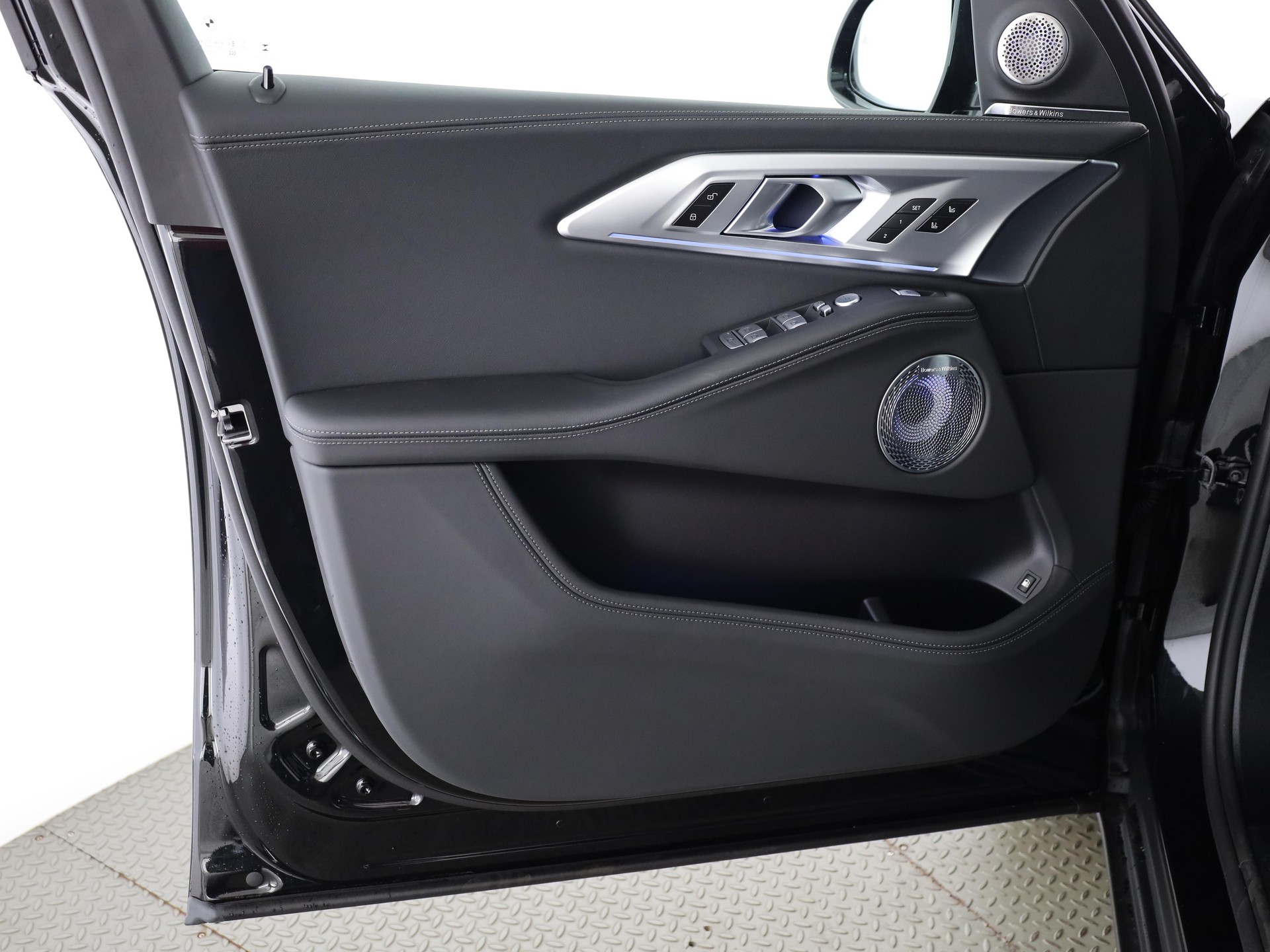 BMW XM Label Plug-in Hybrid-image-9