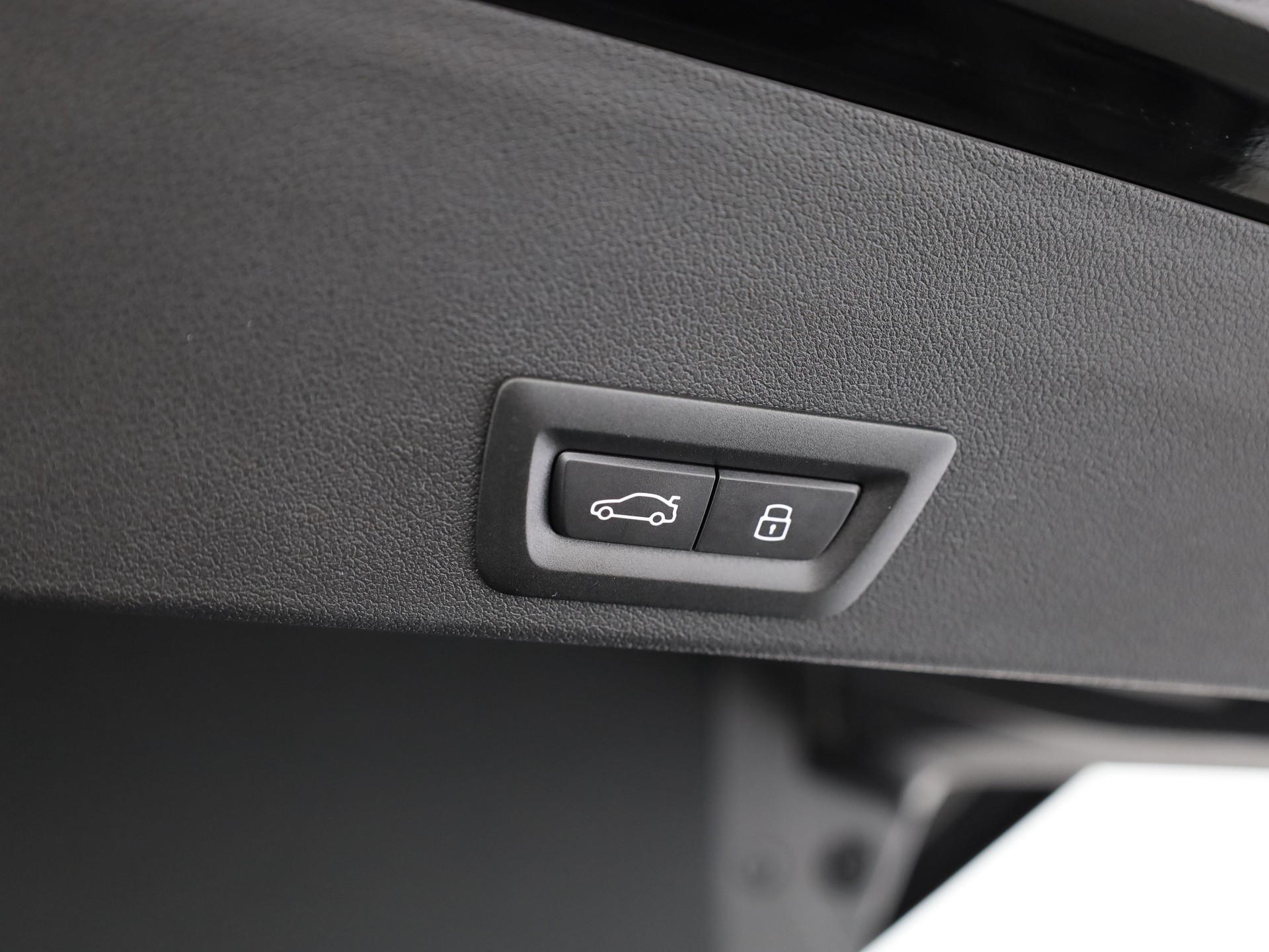 BMW XM Label Plug-in Hybrid-image-8