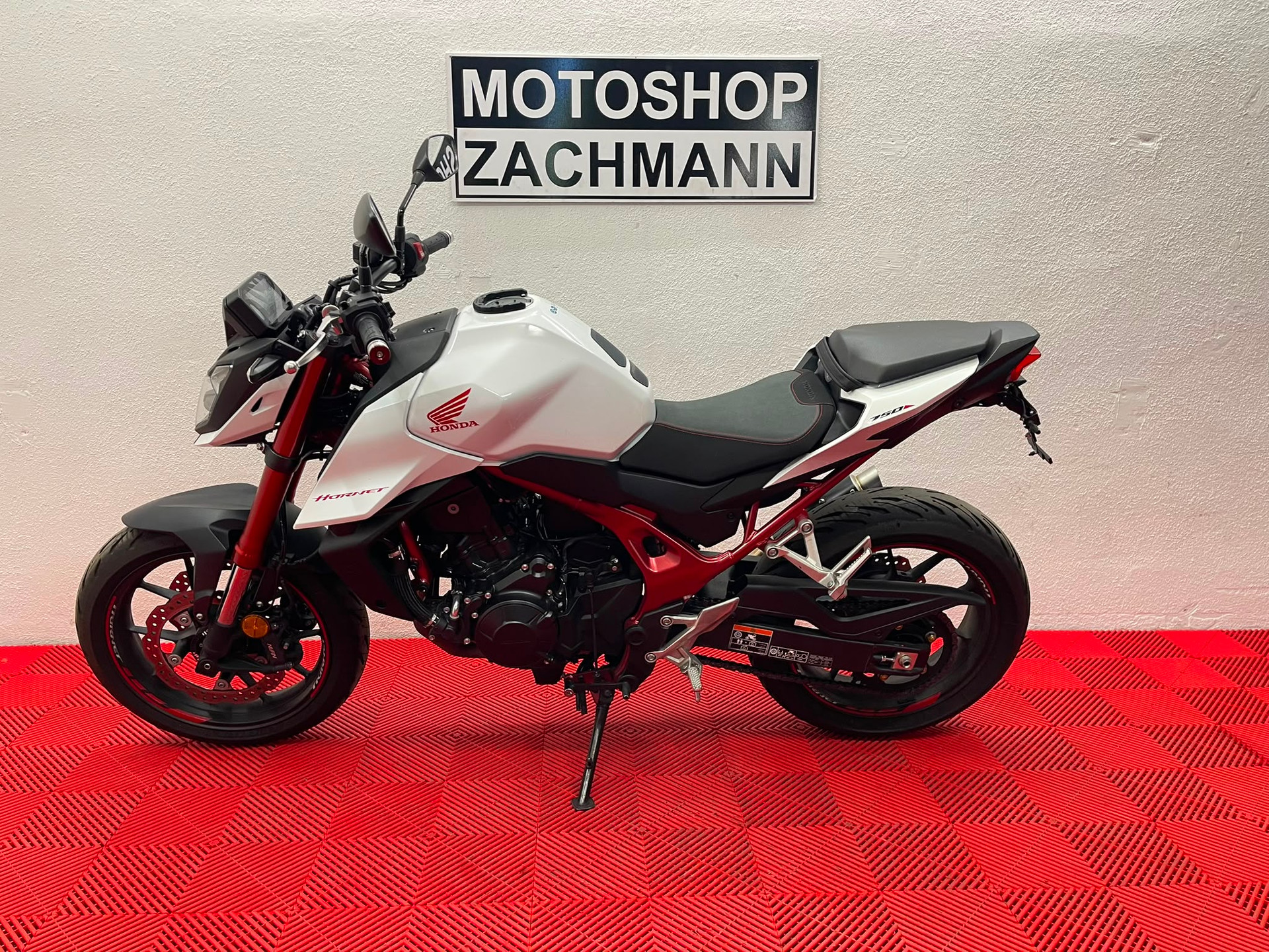 HONDA CB 750 Hornet (35kW)-showroom-element-3