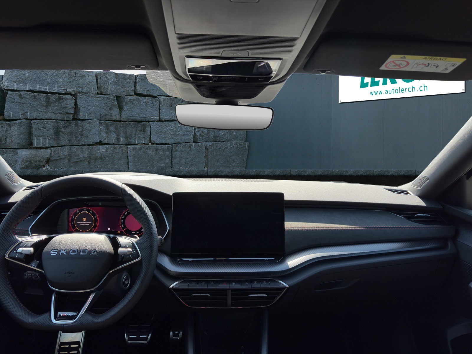 SKODA Octavia Combi 2.0 TSI DSG RS 30 Years Edition-image-8