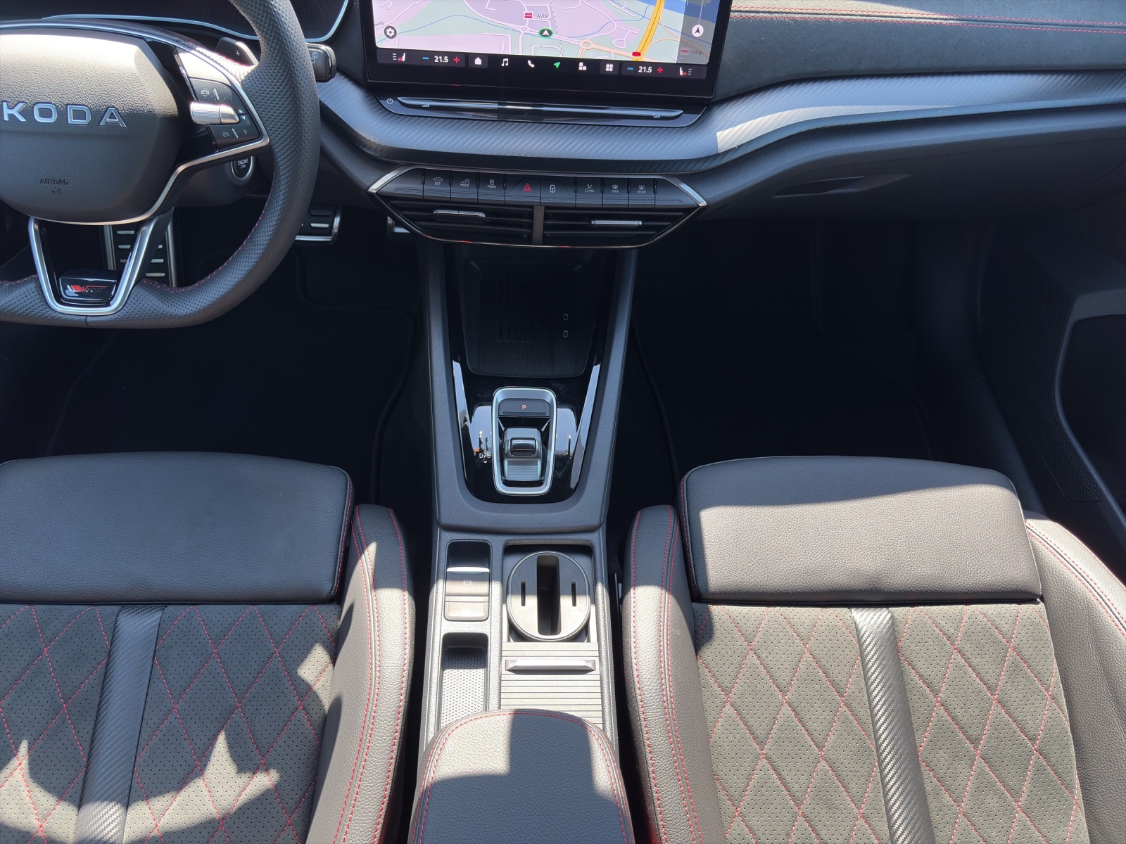 SKODA Octavia Combi 2.0 TSI DSG RS 30 Years Edition-image-16
