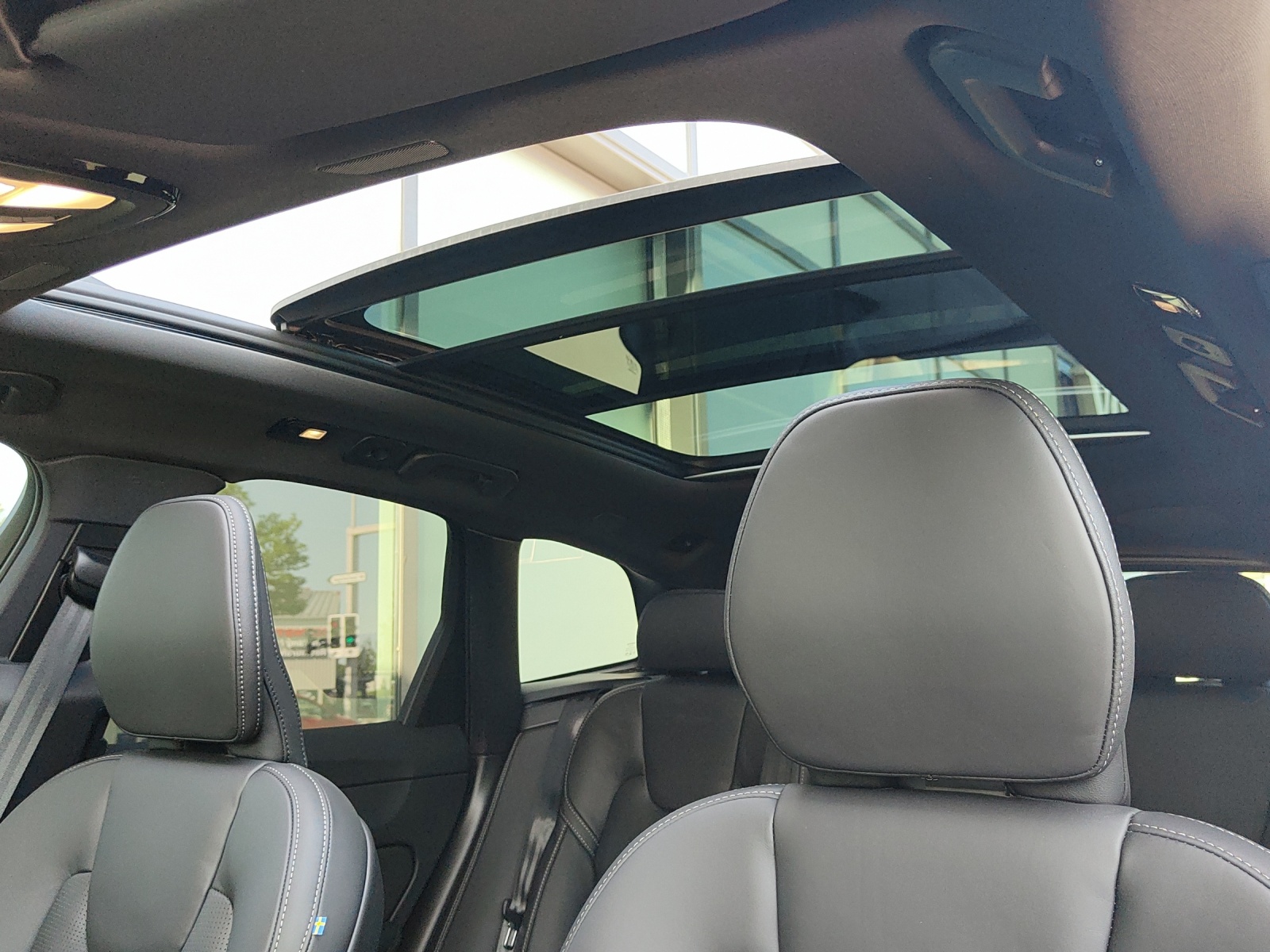 VOLVO XC60 2.0 T8 TE Ultra Bright eAWD-image-12