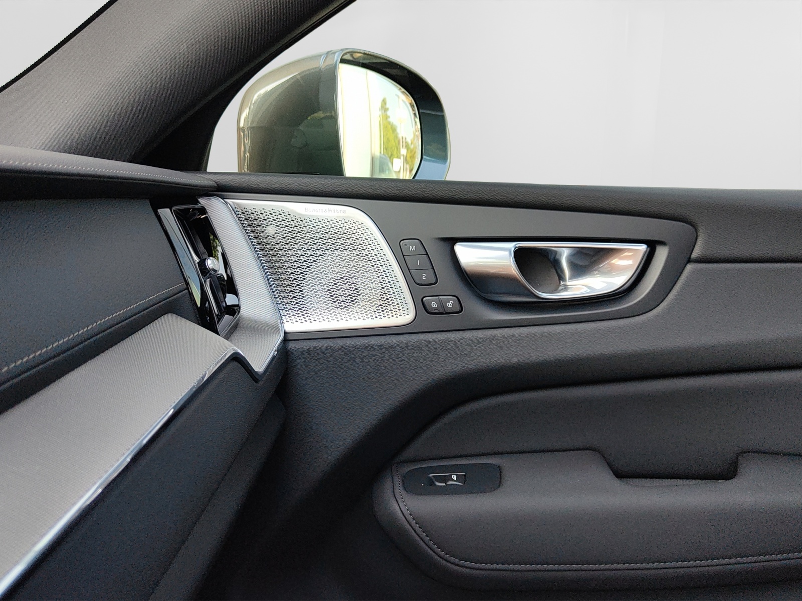 VOLVO XC60 2.0 T8 TE Ultra Bright eAWD-image-11