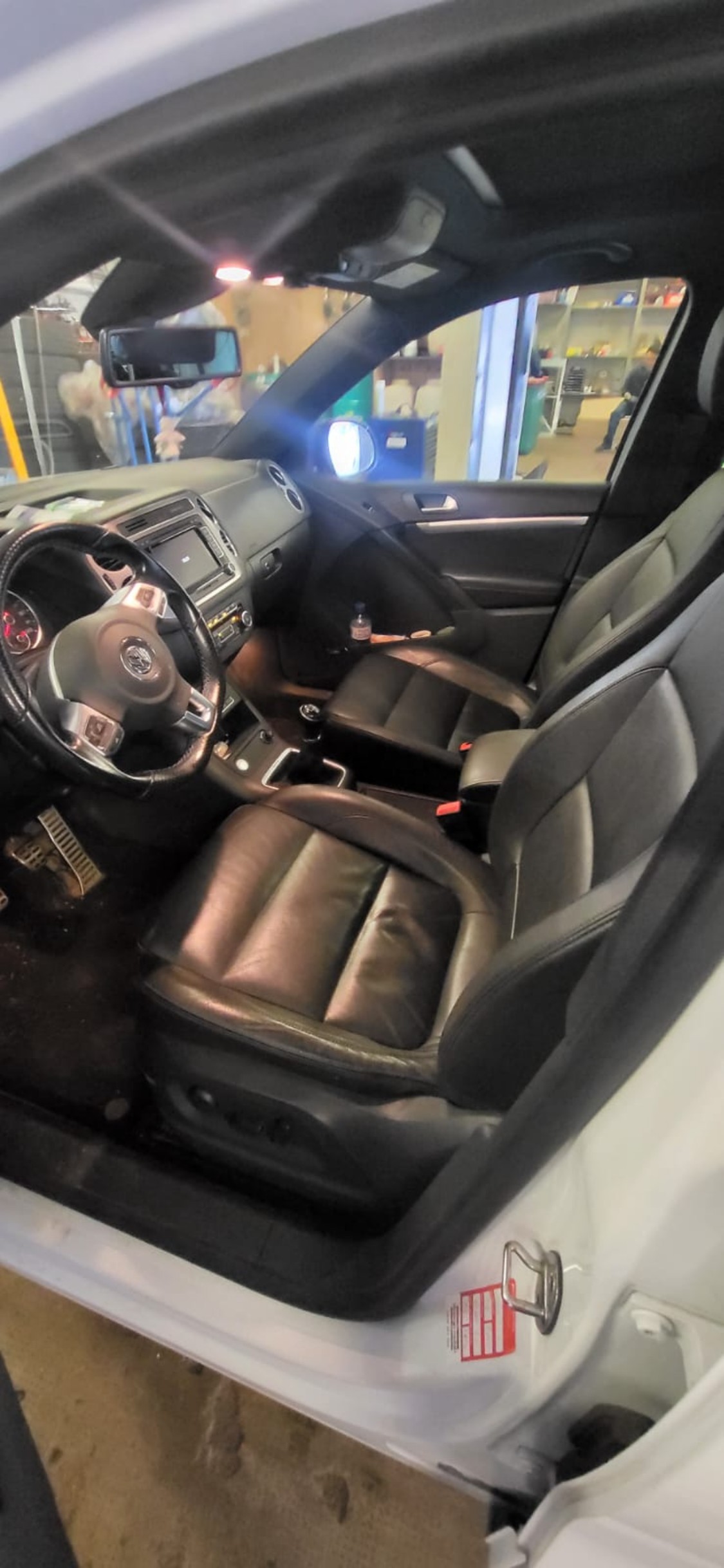 VW Tiguan 2.0 TSI Sport&Style 4Motion-image-2
