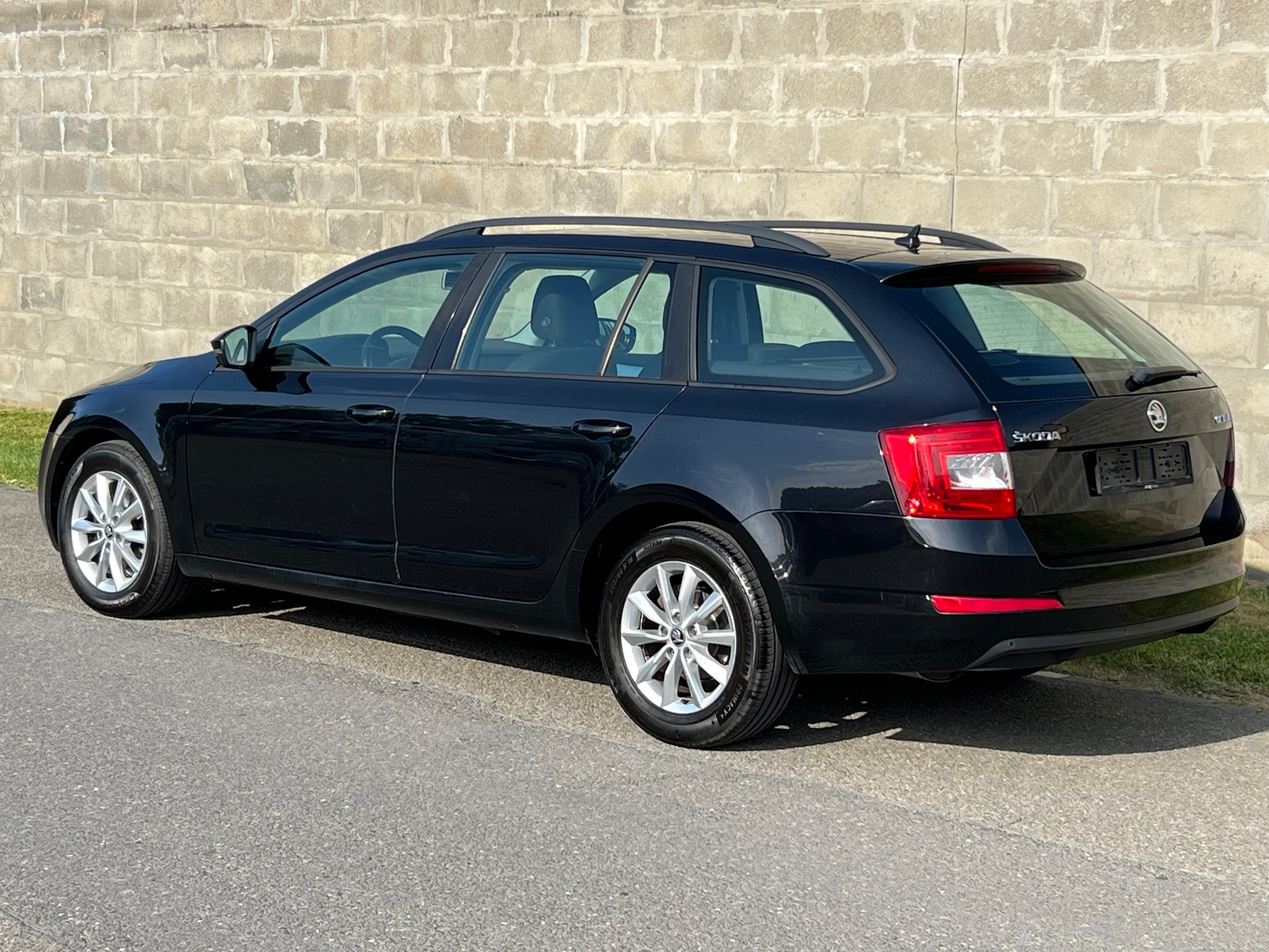SKODA Octavia Combi 1.4 TSI Ambition DSG-image-2
