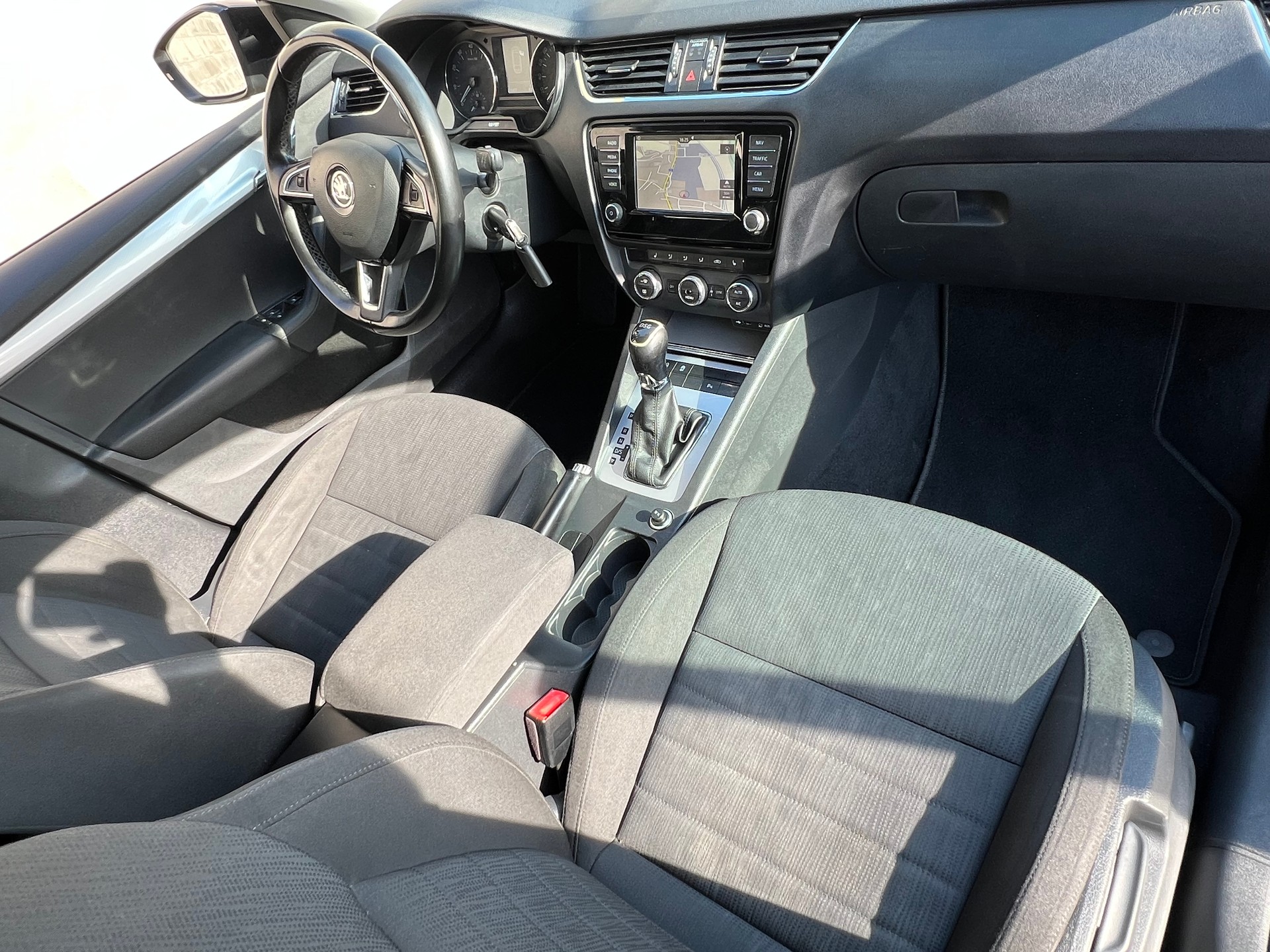 SKODA Octavia Combi 1.4 TSI Ambition DSG-image-8
