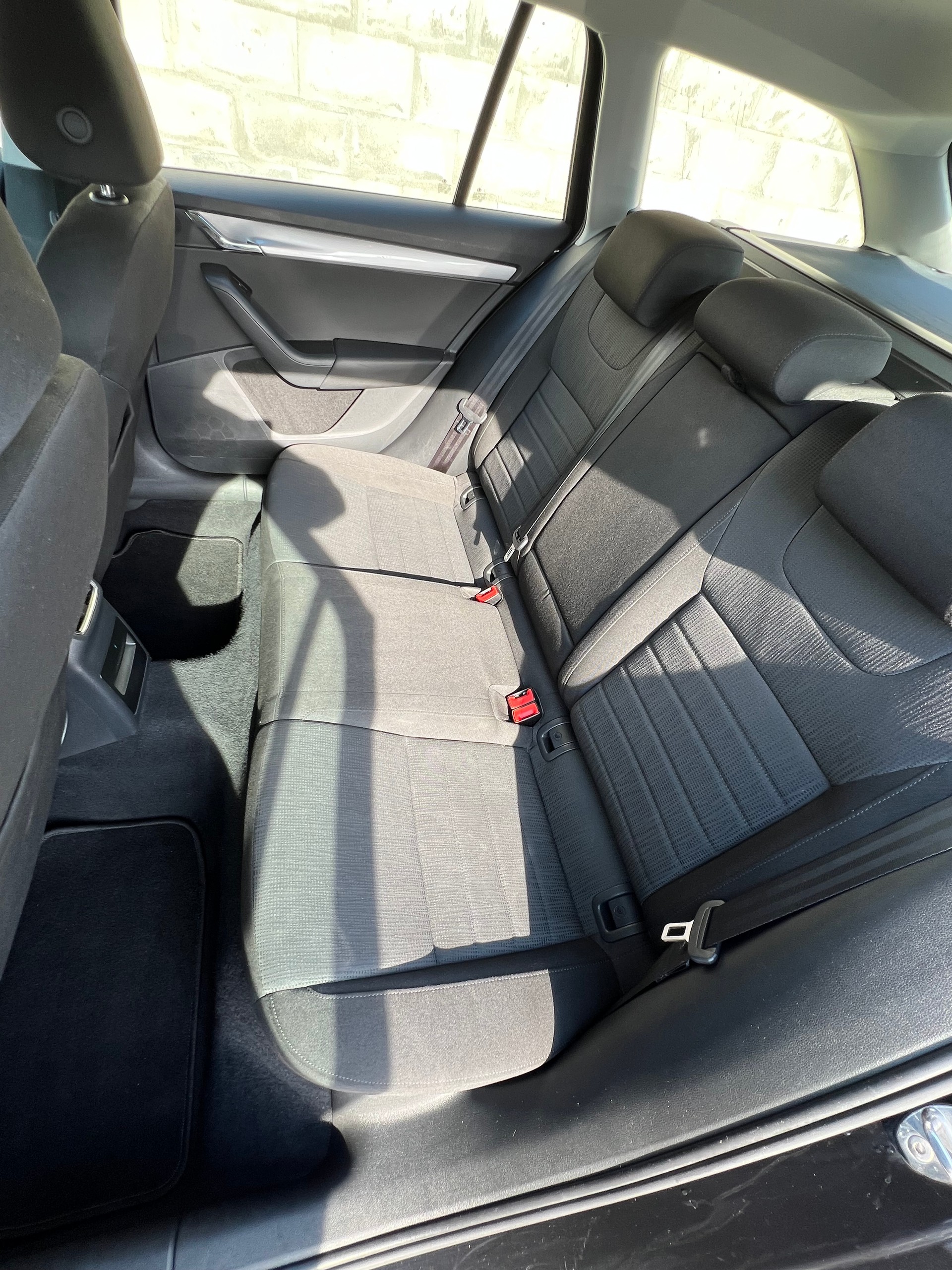 SKODA Octavia Combi 1.4 TSI Ambition DSG-image-9