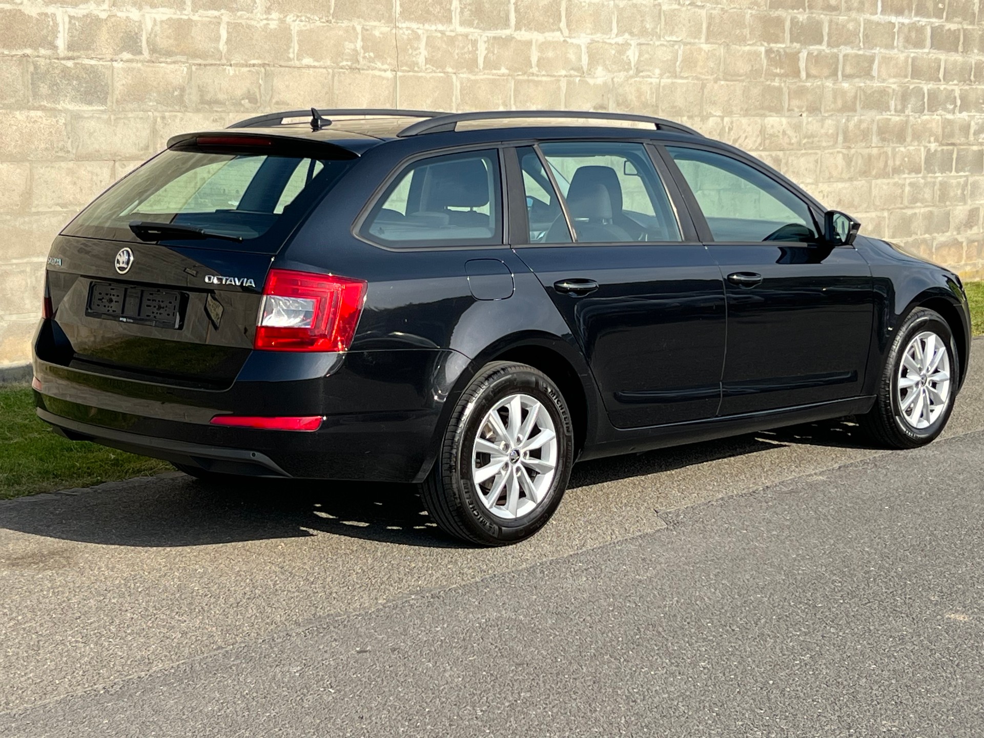SKODA Octavia Combi 1.4 TSI Ambition DSG-image-5