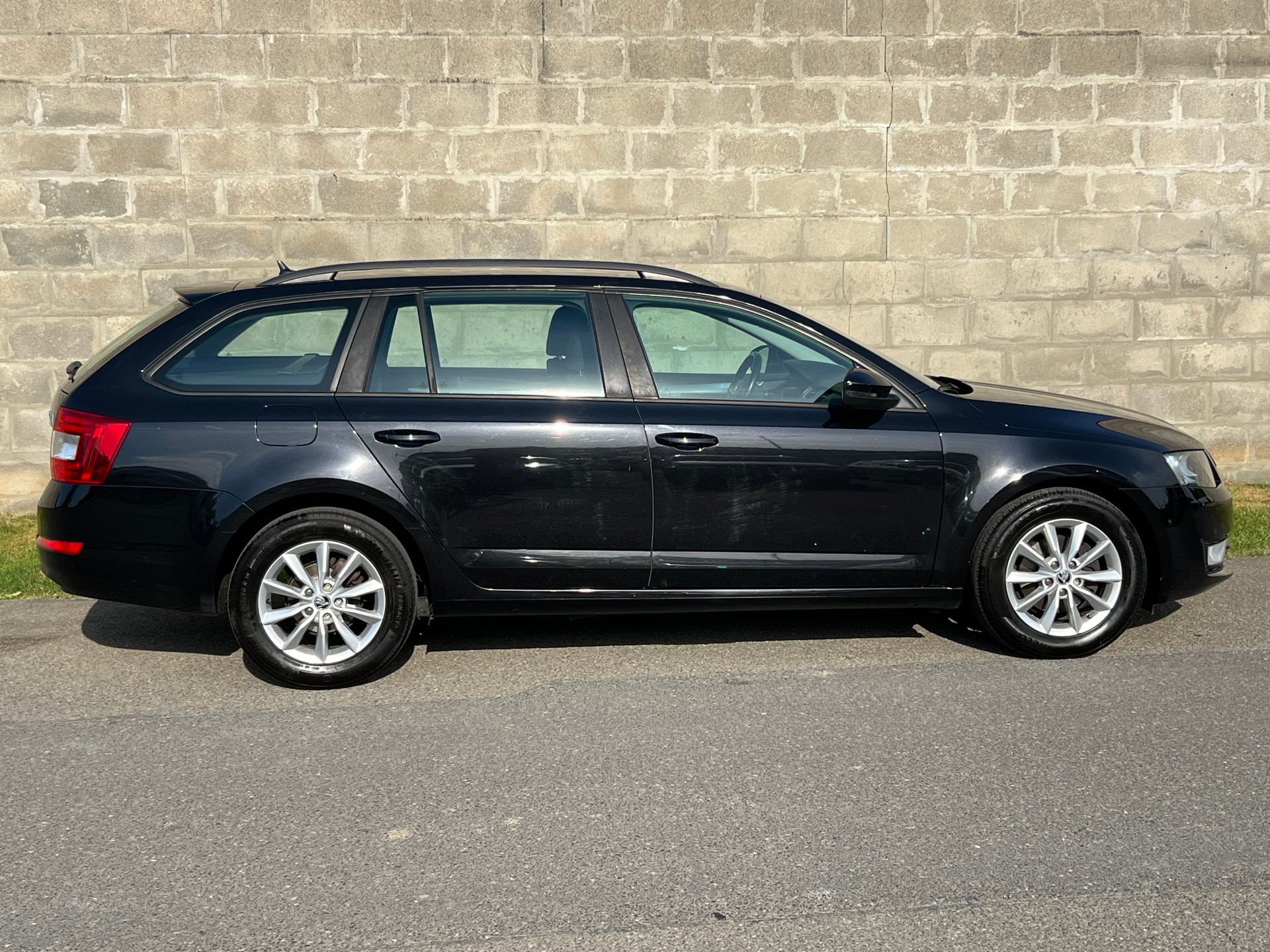 SKODA Octavia Combi 1.4 TSI Ambition DSG-image-4