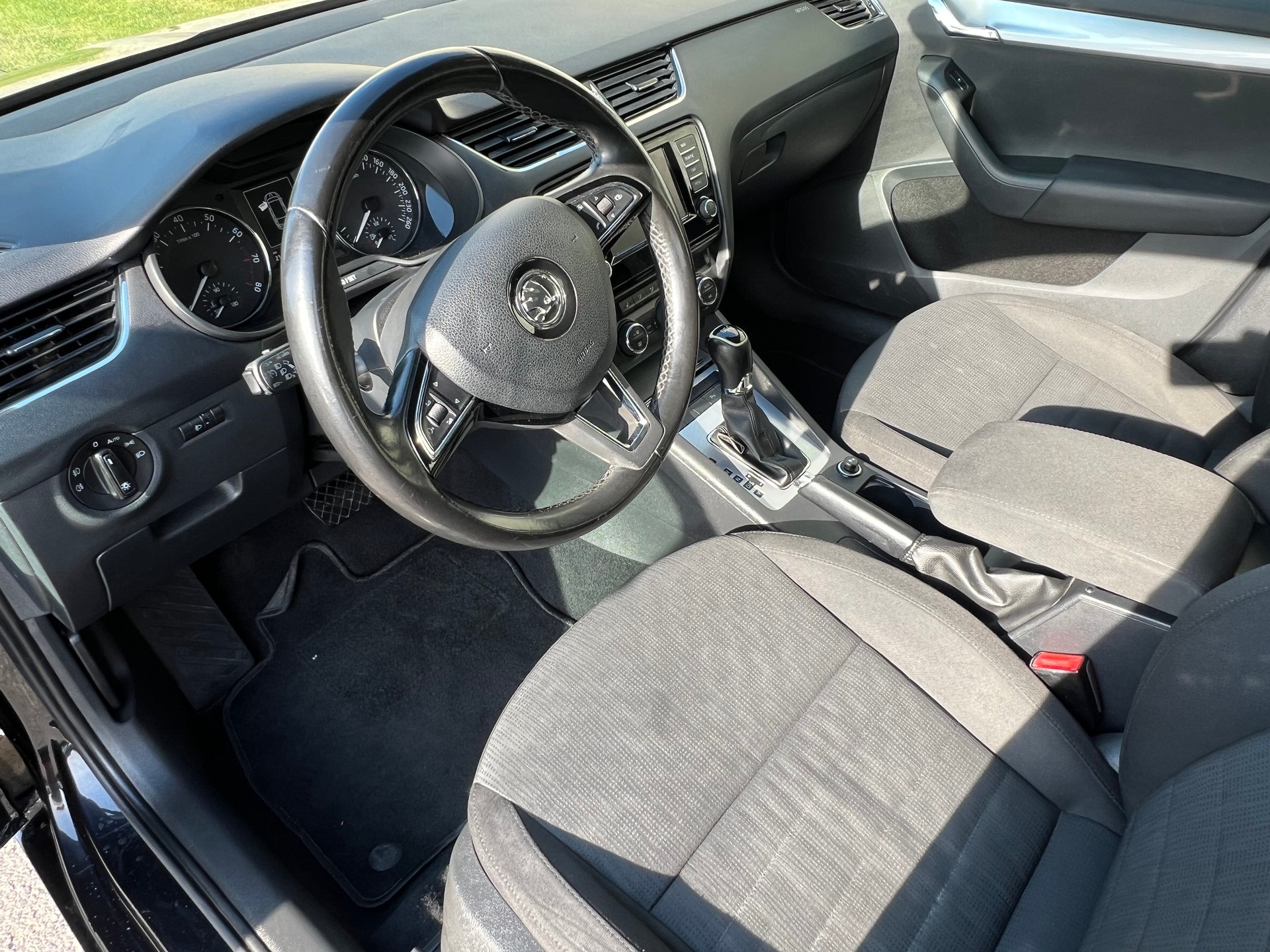 SKODA Octavia Combi 1.4 TSI Ambition DSG-image-7
