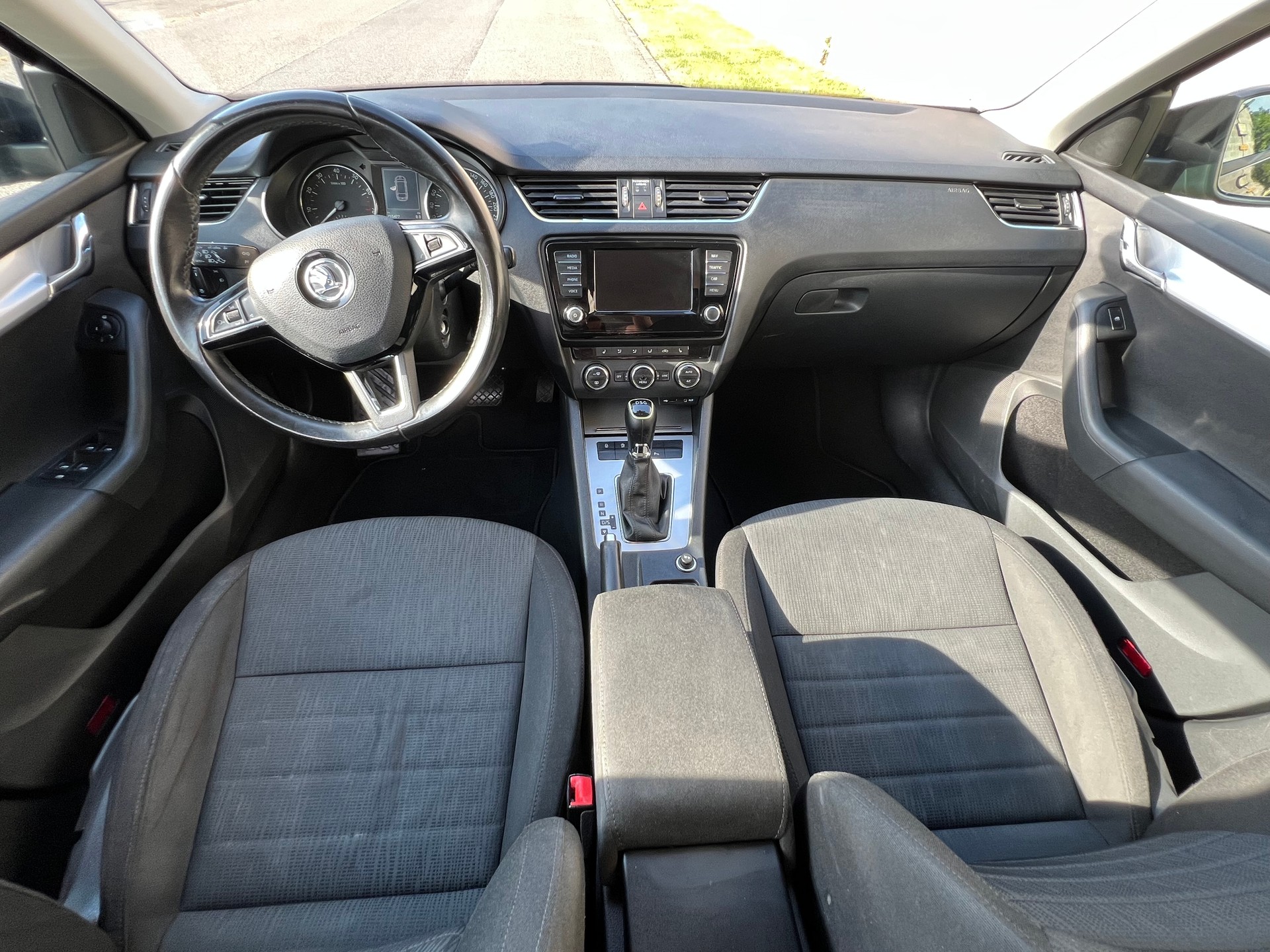 SKODA Octavia Combi 1.4 TSI Ambition DSG-image-6