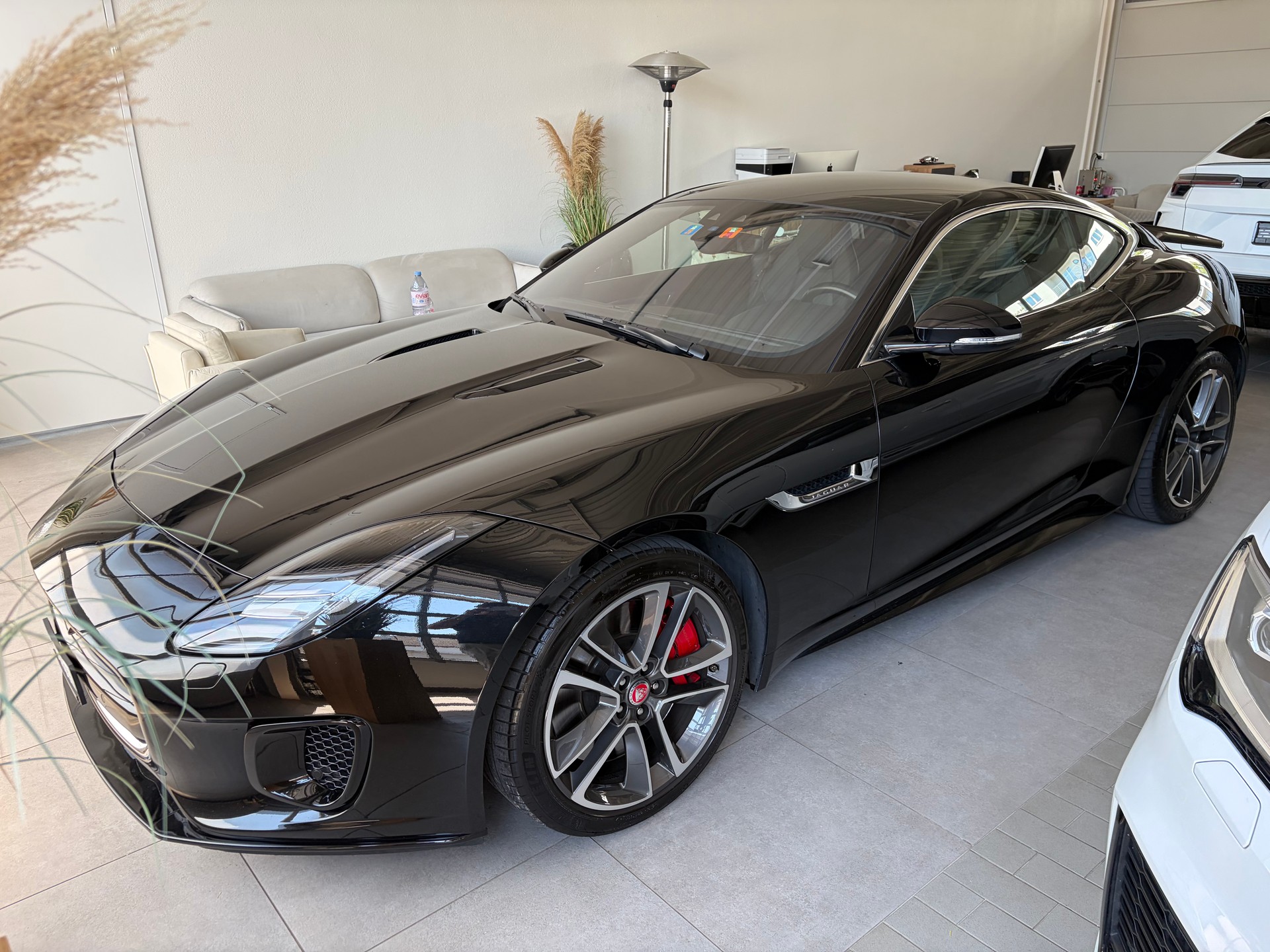 JAGUAR F-Type 2.0 I4 R-Dynamic Automatik-image-0