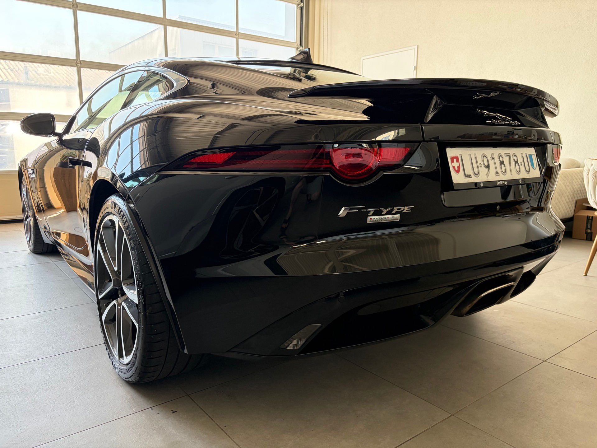 JAGUAR F-Type 2.0 I4 R-Dynamic Automatik-image-1