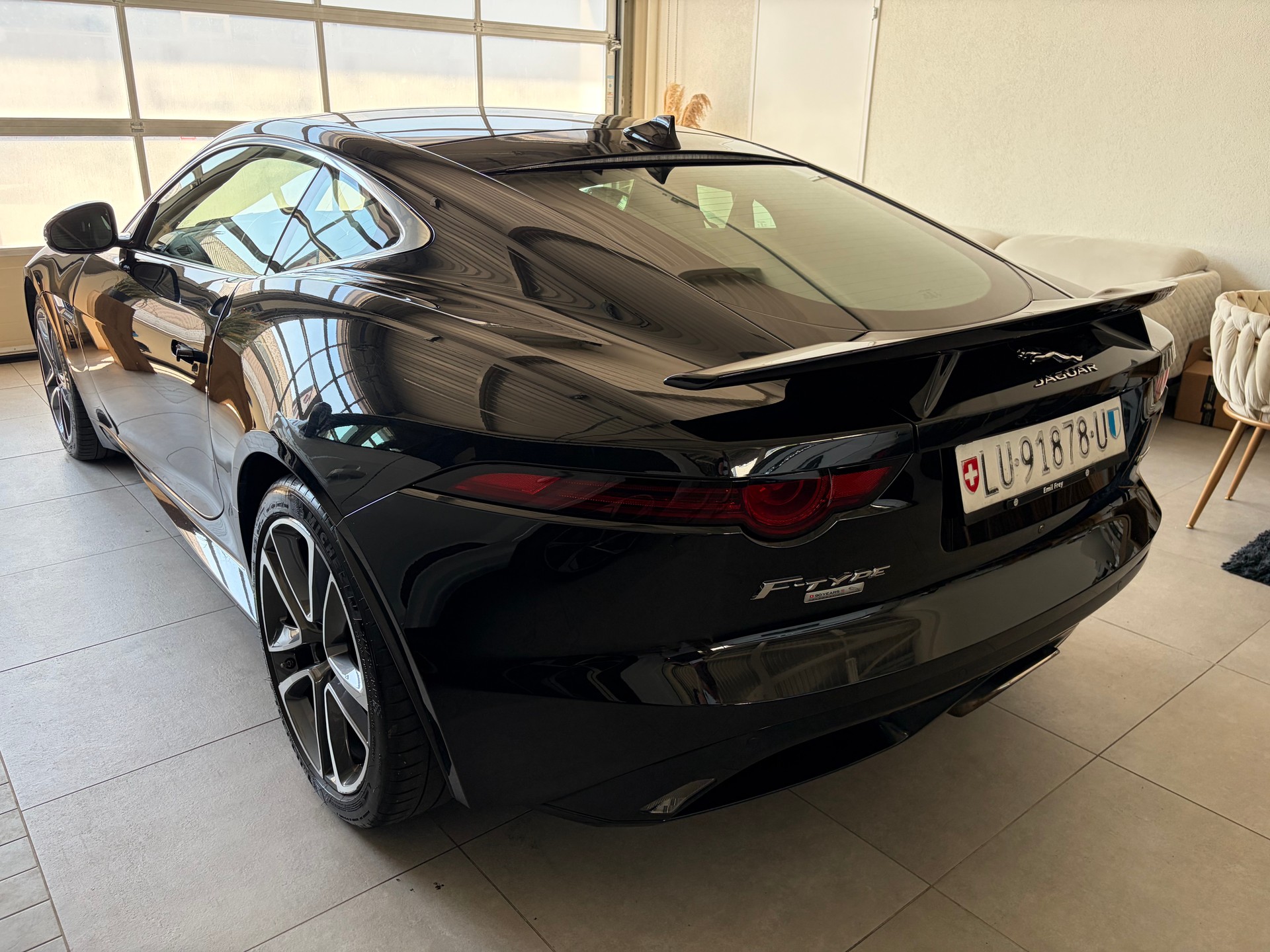 JAGUAR F-Type 2.0 I4 R-Dynamic Automatik-image-3