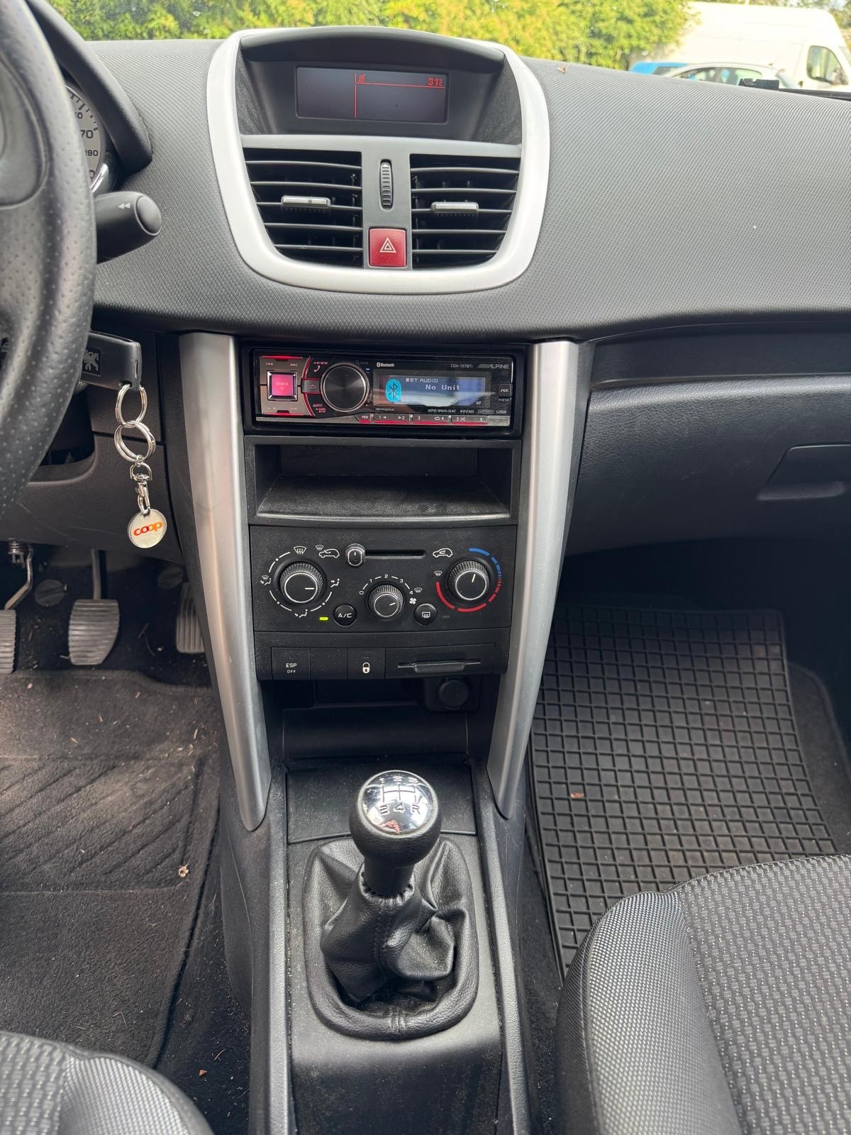 PEUGEOT 207 1.4 16V Active-image-15