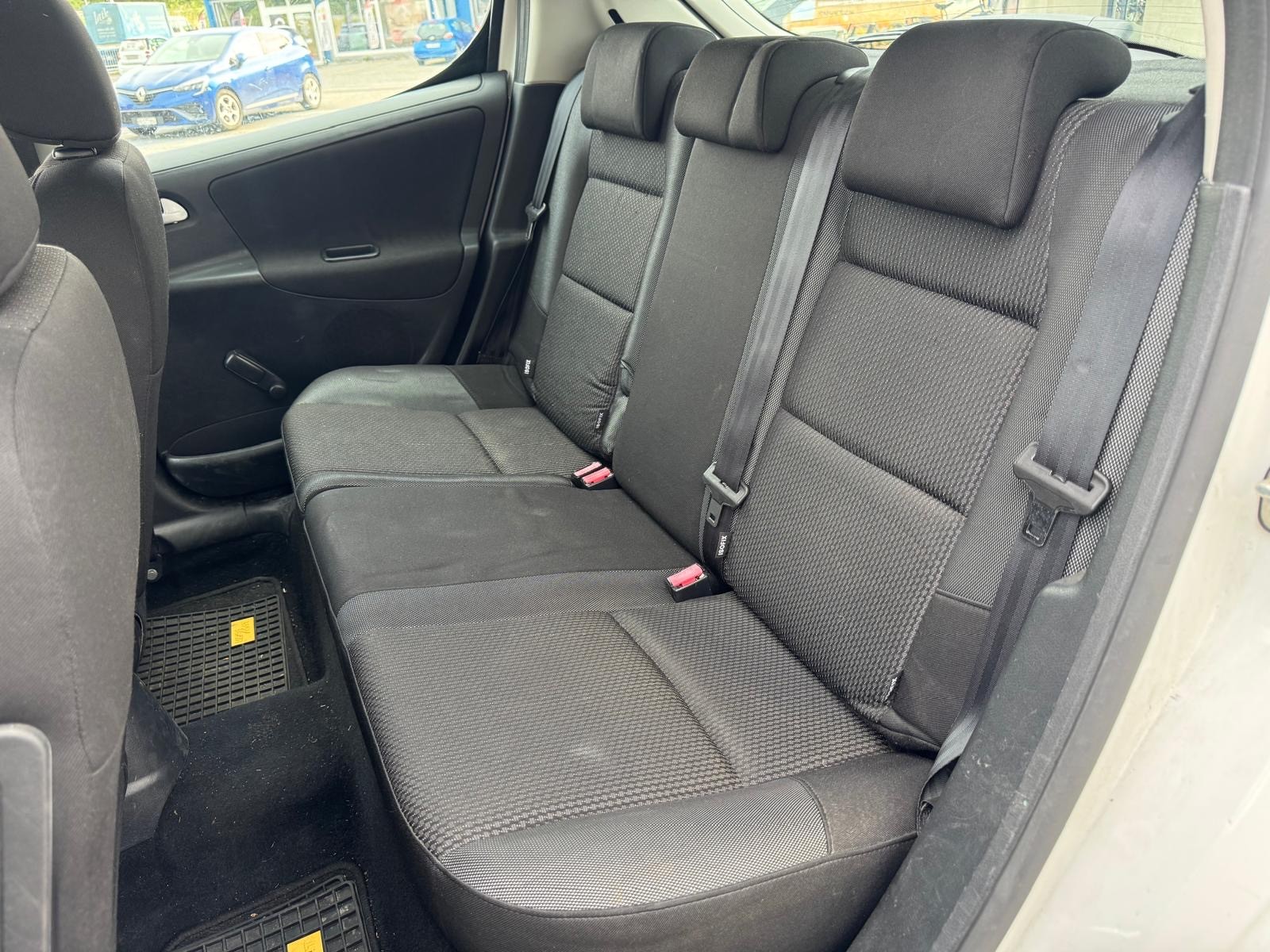 PEUGEOT 207 1.4 16V Active-image-8