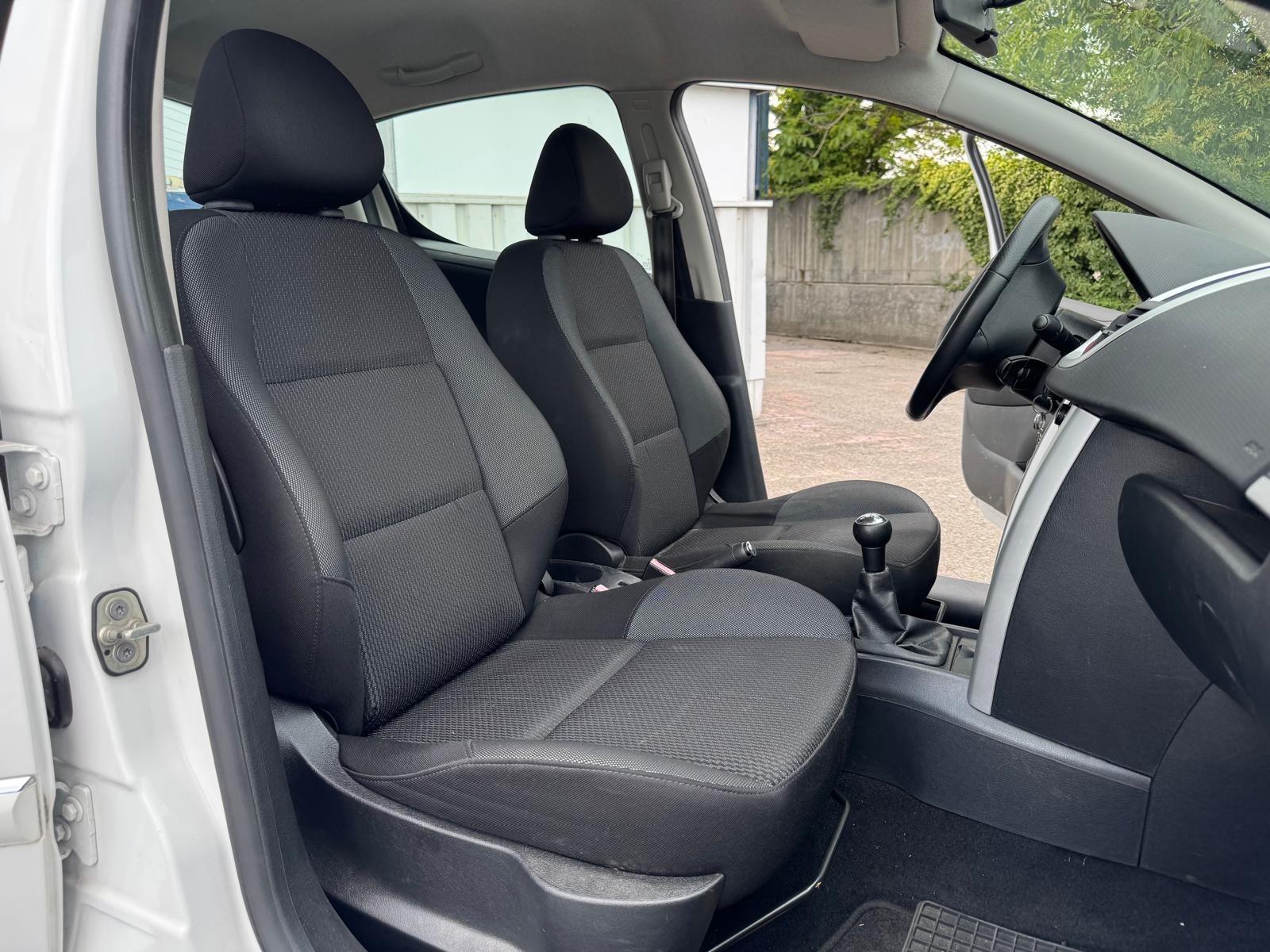 PEUGEOT 207 1.4 16V Active-image-9