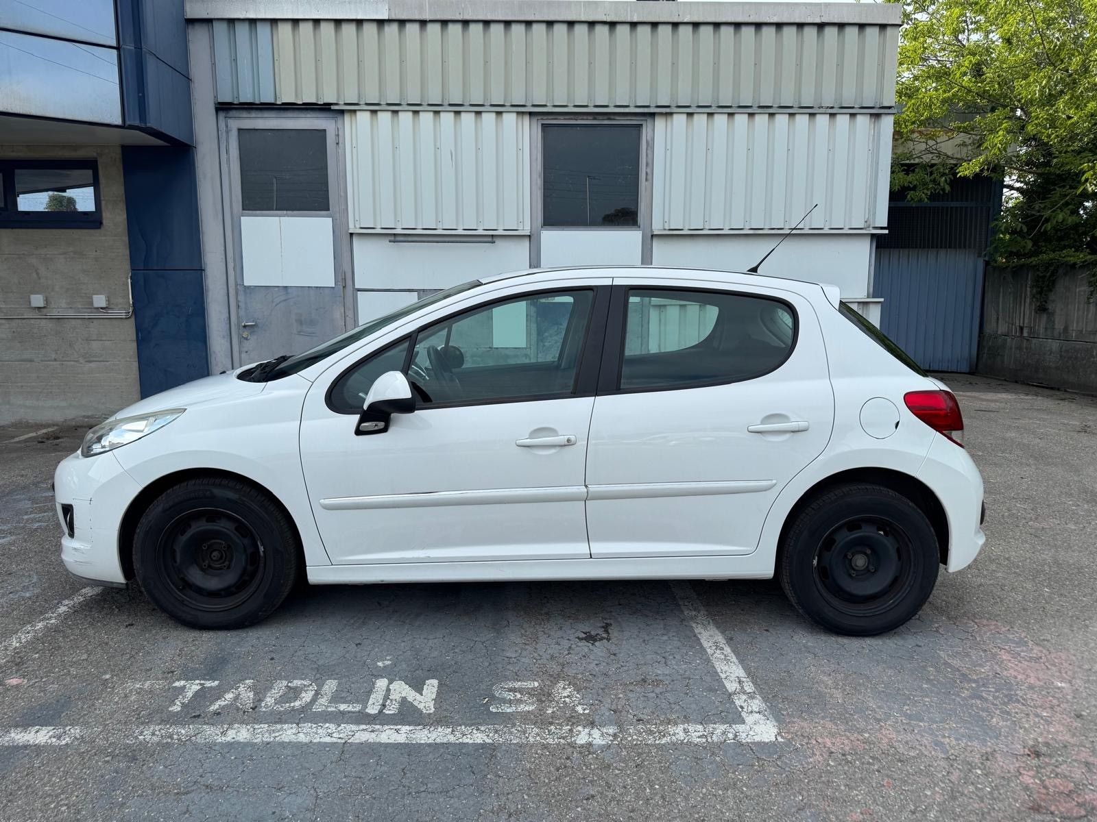 PEUGEOT 207 1.4 16V Active-image-1